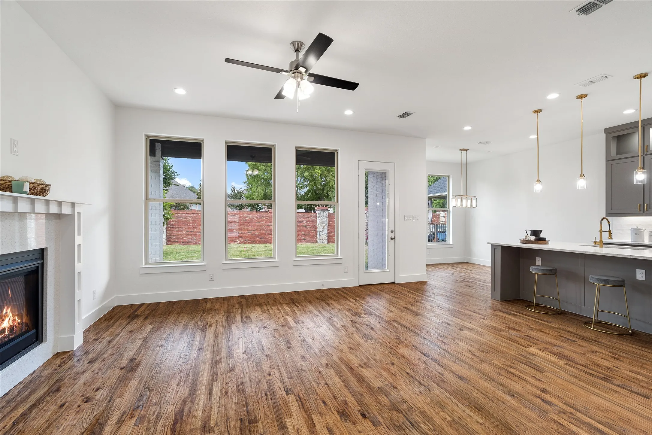 Single Family Residence For Sale in Dallas County , 907 Saint George Place, De Soto, Texas 75115, 4 Bedroom, 3 Bathroom, 2 Garage spaces, 2,600 Sqft, built in 2022, mls#21357610, Real Estate Agent in De Soto, Homes For Sale in Dallas county, Homes For Sale in De Soto, Realtor in De Soto Texas, Real Estate Brokerage Independent Realty Texas, Luminita Cordes Realtor