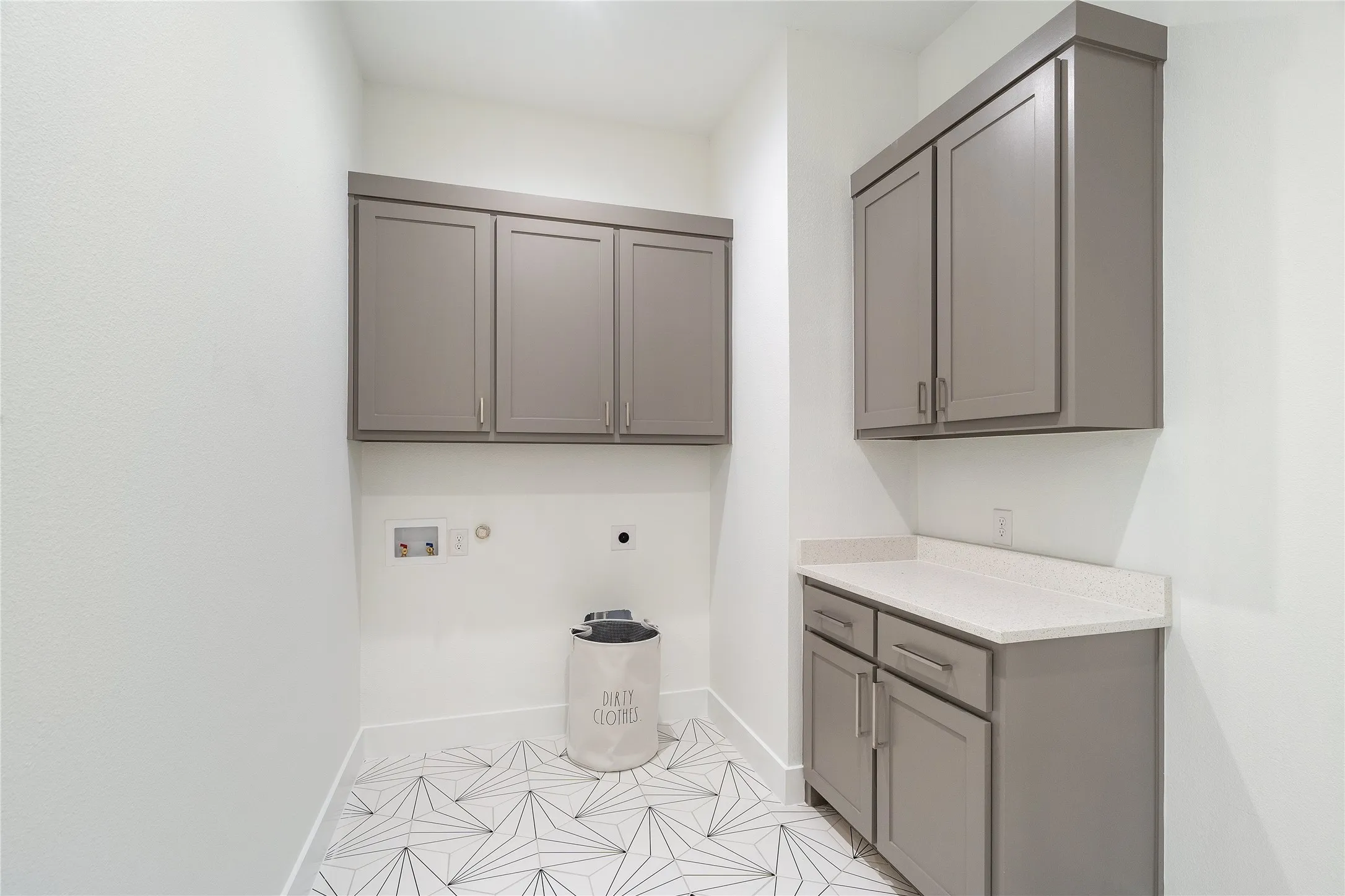 Single Family Residence For Sale in Dallas County , 907 Saint George Place, De Soto, Texas 75115, 4 Bedroom, 3 Bathroom, 2 Garage spaces, 2,600 Sqft, built in 2022, mls#21357610, Real Estate Agent in De Soto, Homes For Sale in Dallas county, Homes For Sale in De Soto, Realtor in De Soto Texas, Real Estate Brokerage Independent Realty Texas, Luminita Cordes Realtor
