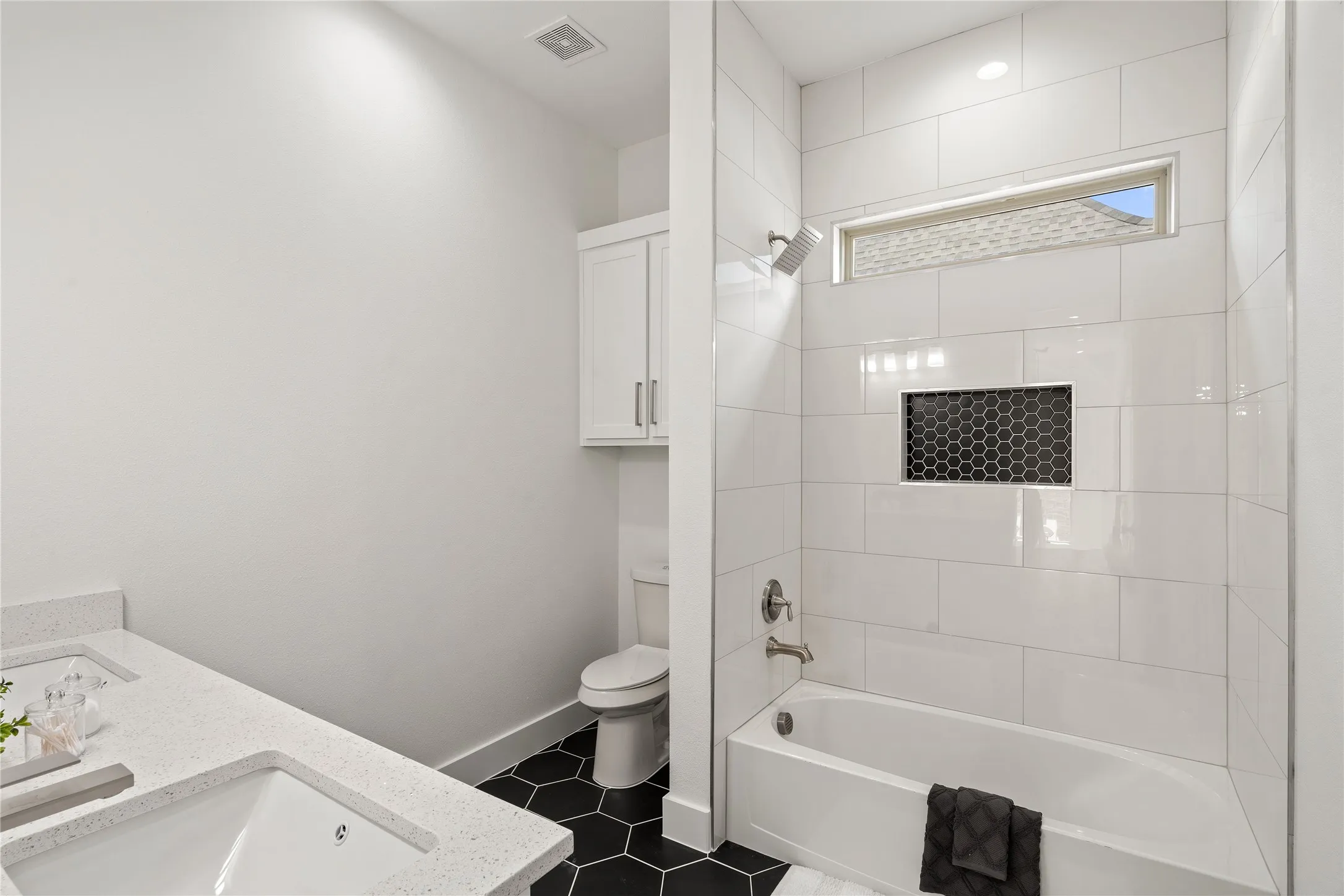 Single Family Residence For Sale in Dallas County , 907 Saint George Place, De Soto, Texas 75115, 4 Bedroom, 3 Bathroom, 2 Garage spaces, 2,600 Sqft, built in 2022, mls#21357610, Real Estate Agent in De Soto, Homes For Sale in Dallas county, Homes For Sale in De Soto, Realtor in De Soto Texas, Real Estate Brokerage Independent Realty Texas, Luminita Cordes Realtor