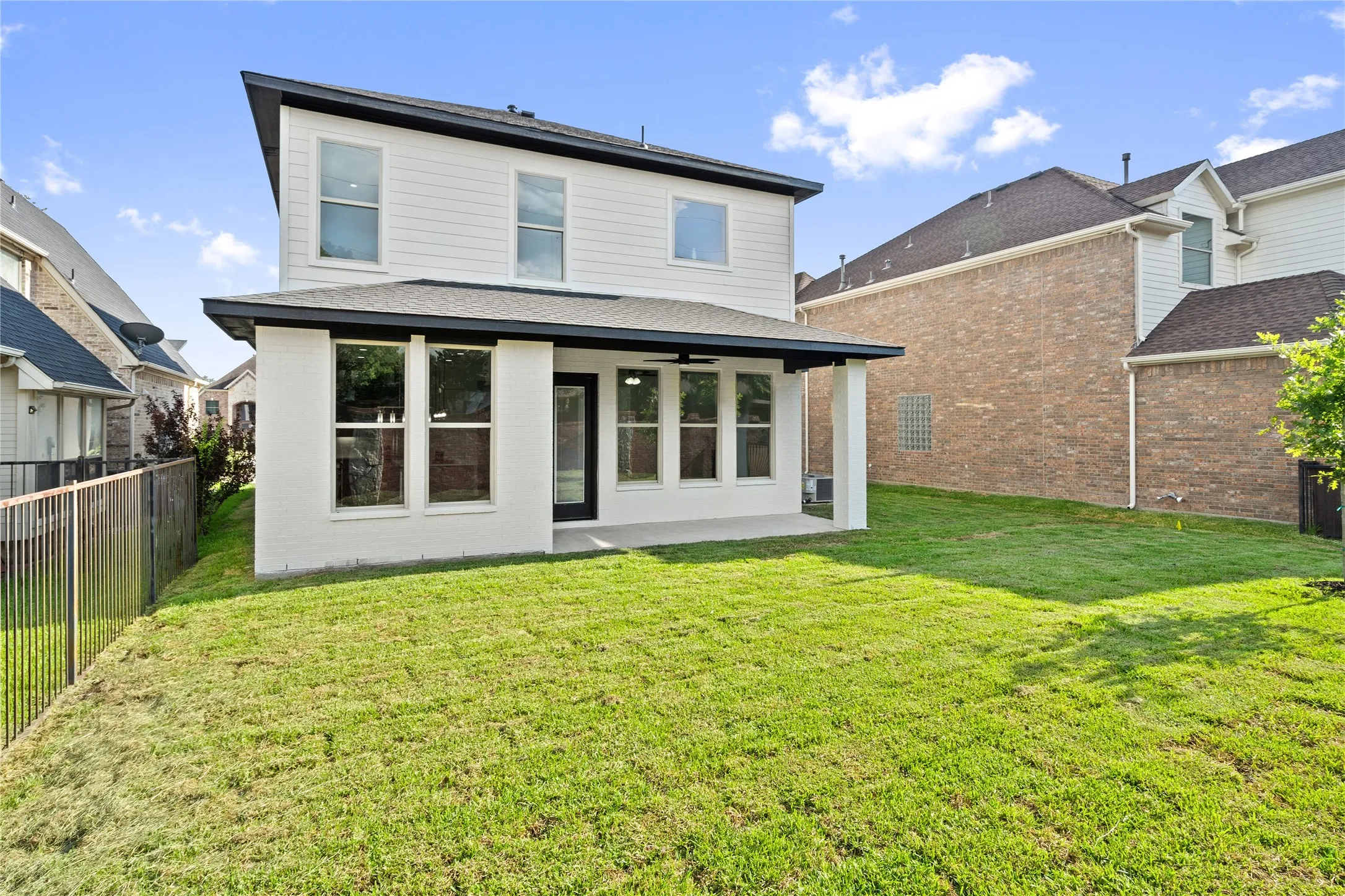 Single Family Residence For Sale in Dallas County , 907 Saint George Place, De Soto, Texas 75115, 4 Bedroom, 3 Bathroom, 2 Garage spaces, 2,600 Sqft, built in 2022, mls#21357610, Real Estate Agent in De Soto, Homes For Sale in Dallas county, Homes For Sale in De Soto, Realtor in De Soto Texas, Real Estate Brokerage Independent Realty Texas, Luminita Cordes Realtor