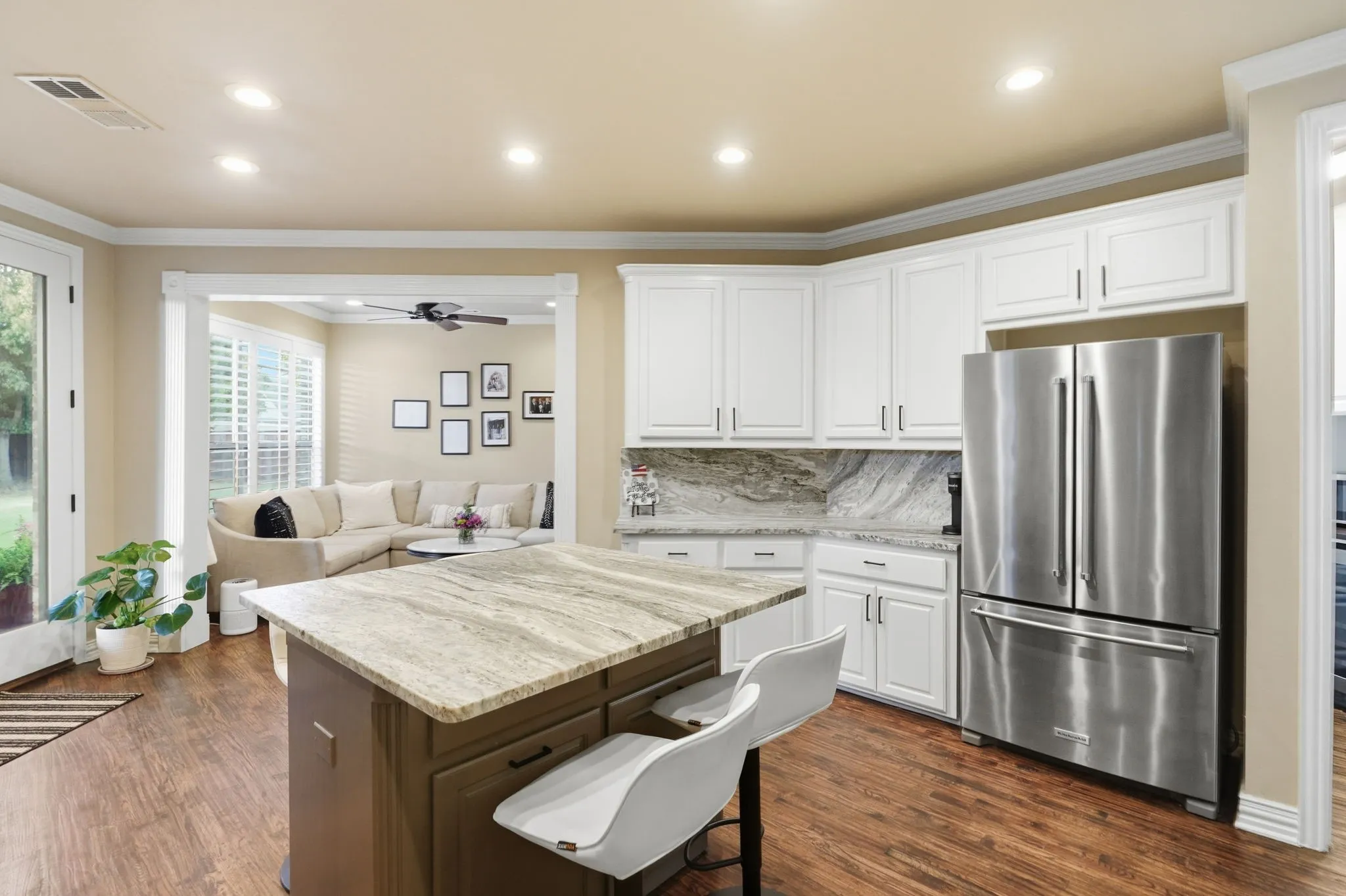 Single Family Residence For Sale in Tarrant County , 809 Weybridge Lane, Keller, Texas 76248, 5 Bedroom, 4 Bathroom, 3 Garage spaces, 4,316 Sqft, built in 2001, mls#21338587, Real Estate Agent in Keller, Homes For Sale in Tarrant county, Homes For Sale in Keller, Realtor in Keller Texas, Real Estate Brokerage Independent Realty Texas, Luminita Cordes Realtor