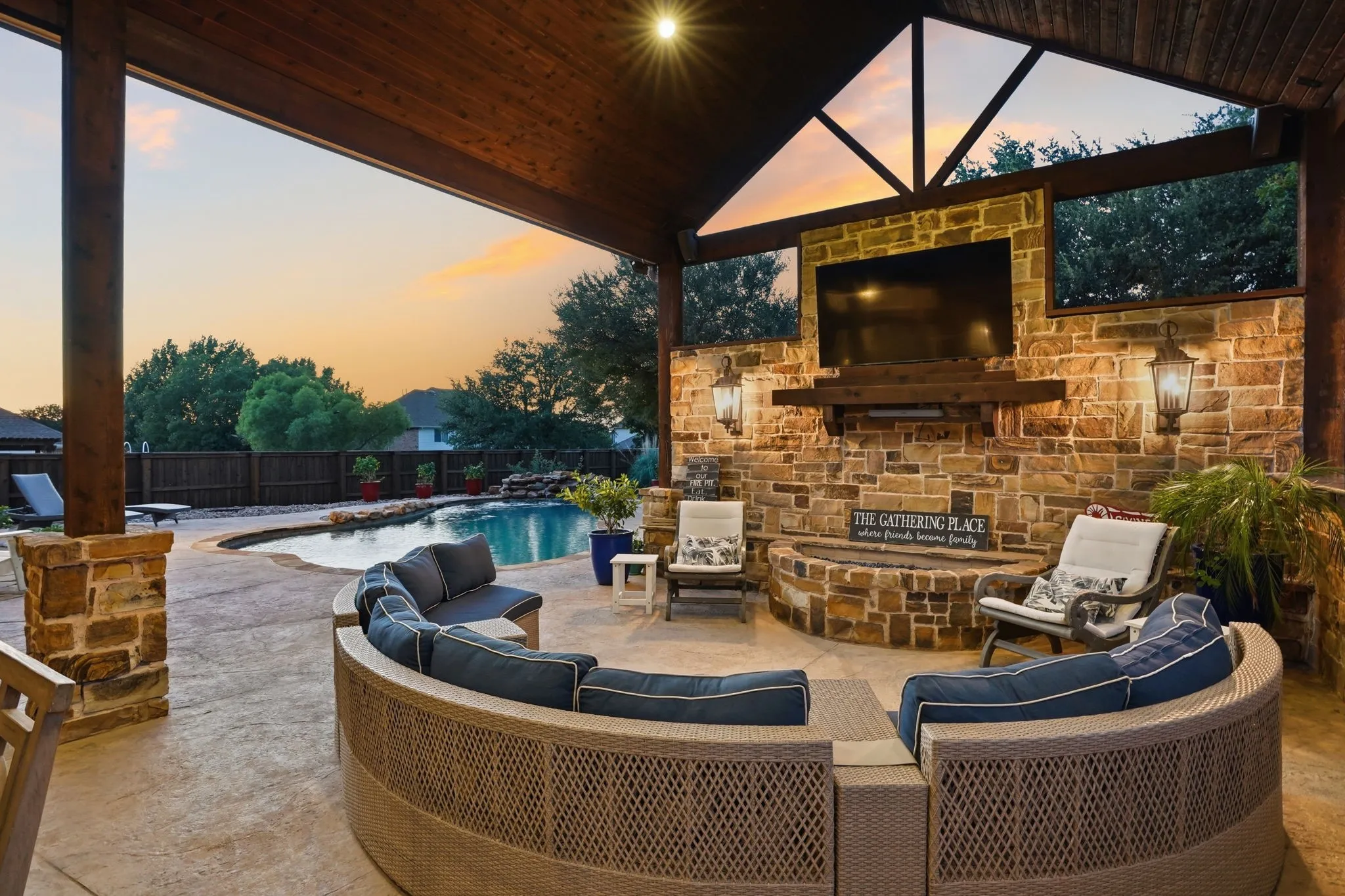 Single Family Residence For Sale in Tarrant County , 809 Weybridge Lane, Keller, Texas 76248, 5 Bedroom, 4 Bathroom, 3 Garage spaces, 4,316 Sqft, built in 2001, mls#21338587, Real Estate Agent in Keller, Homes For Sale in Tarrant county, Homes For Sale in Keller, Realtor in Keller Texas, Real Estate Brokerage Independent Realty Texas, Luminita Cordes Realtor