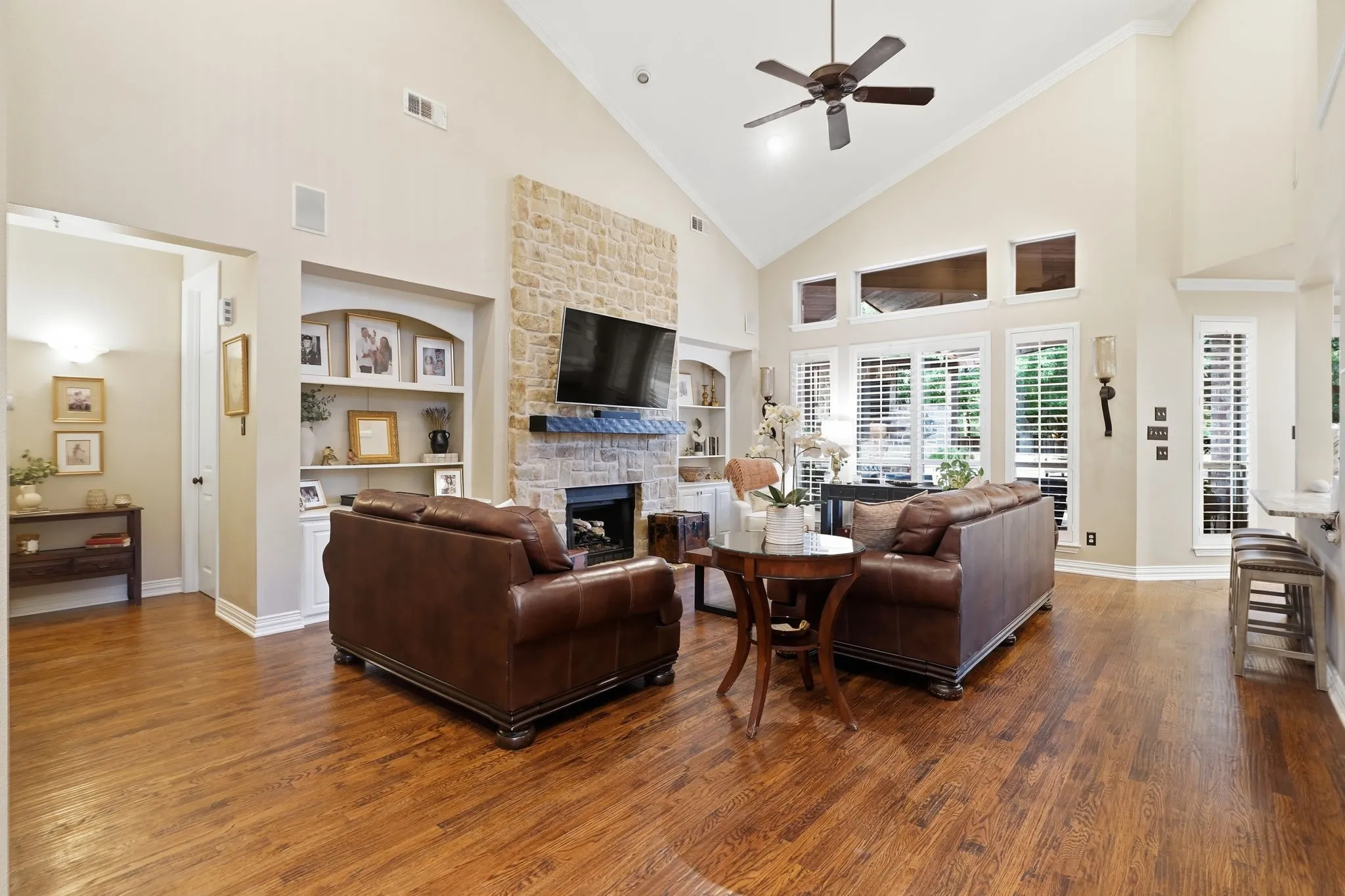Single Family Residence For Sale in Tarrant County , 809 Weybridge Lane, Keller, Texas 76248, 5 Bedroom, 4 Bathroom, 3 Garage spaces, 4,316 Sqft, built in 2001, mls#21338587, Real Estate Agent in Keller, Homes For Sale in Tarrant county, Homes For Sale in Keller, Realtor in Keller Texas, Real Estate Brokerage Independent Realty Texas, Luminita Cordes Realtor