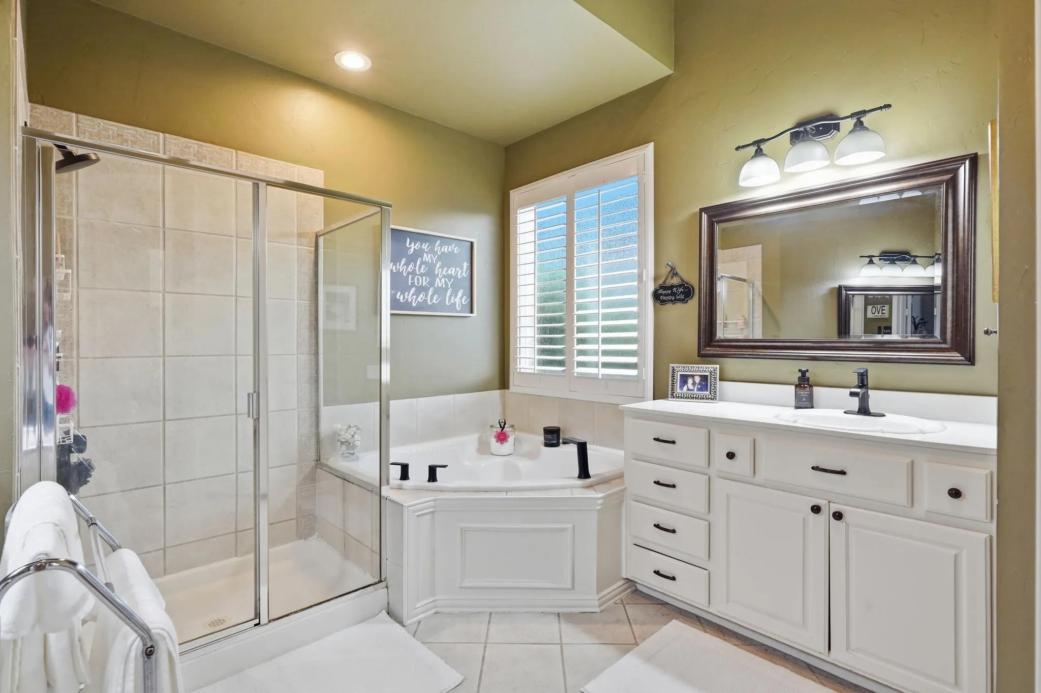 Single Family Residence For Sale in Tarrant County , 809 Weybridge Lane, Keller, Texas 76248, 5 Bedroom, 4 Bathroom, 3 Garage spaces, 4,316 Sqft, built in 2001, mls#21338587, Real Estate Agent in Keller, Homes For Sale in Tarrant county, Homes For Sale in Keller, Realtor in Keller Texas, Real Estate Brokerage Independent Realty Texas, Luminita Cordes Realtor