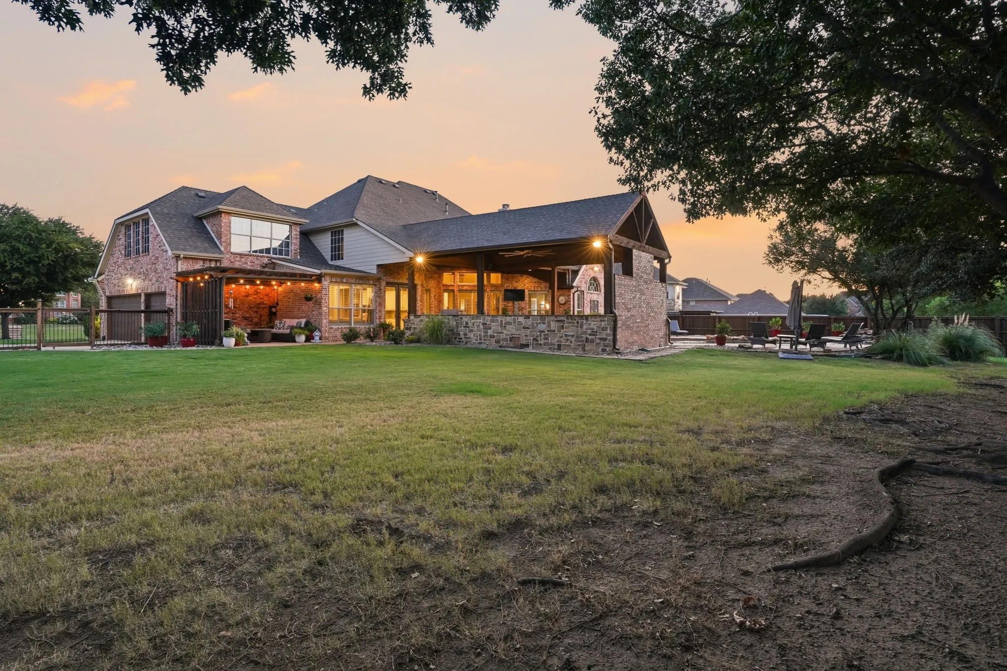 Single Family Residence For Sale in Tarrant County , 809 Weybridge Lane, Keller, Texas 76248, 5 Bedroom, 4 Bathroom, 3 Garage spaces, 4,316 Sqft, built in 2001, mls#21338587, Real Estate Agent in Keller, Homes For Sale in Tarrant county, Homes For Sale in Keller, Realtor in Keller Texas, Real Estate Brokerage Independent Realty Texas, Luminita Cordes Realtor