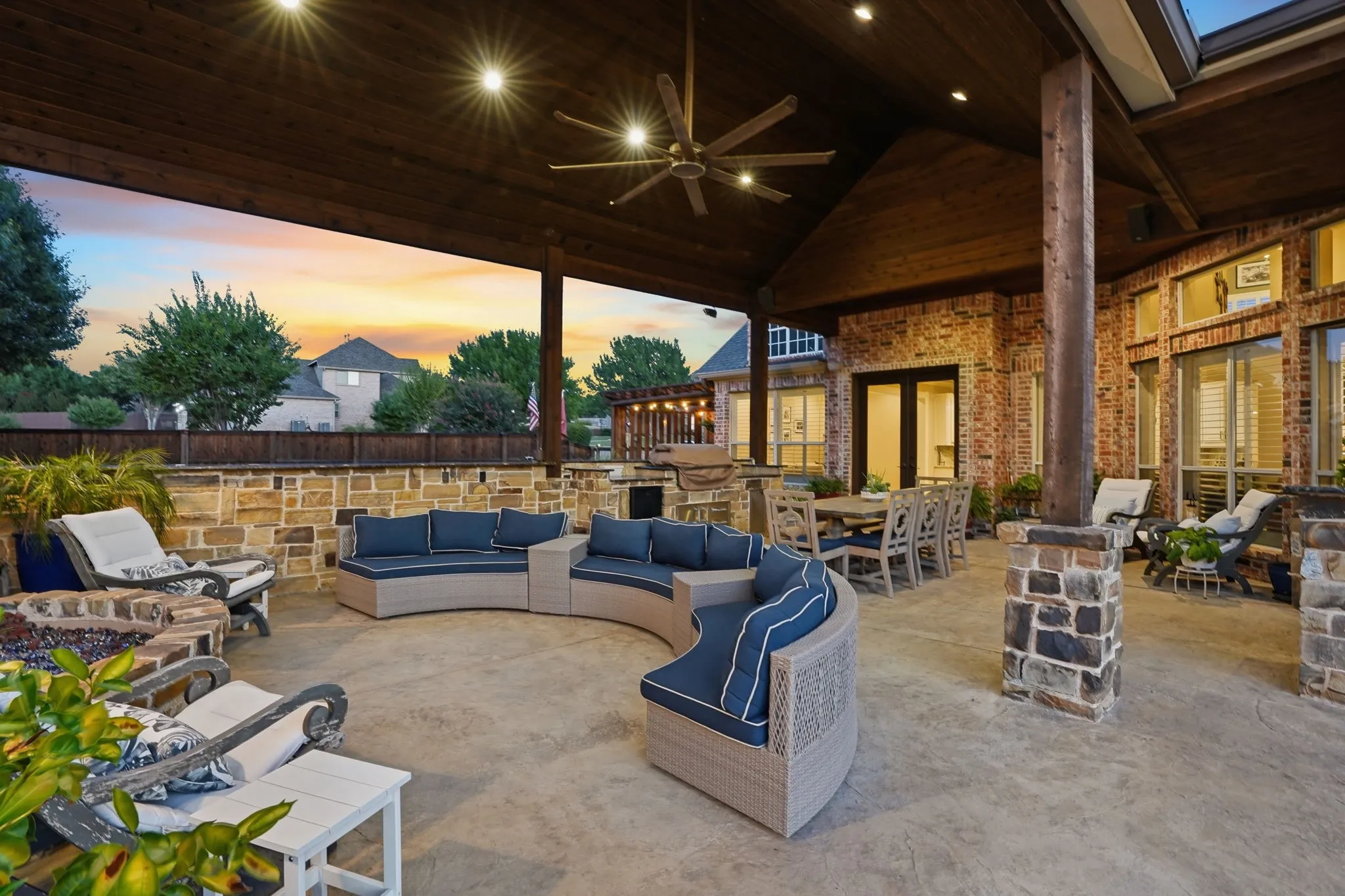 Single Family Residence For Sale in Tarrant County , 809 Weybridge Lane, Keller, Texas 76248, 5 Bedroom, 4 Bathroom, 3 Garage spaces, 4,316 Sqft, built in 2001, mls#21338587, Real Estate Agent in Keller, Homes For Sale in Tarrant county, Homes For Sale in Keller, Realtor in Keller Texas, Real Estate Brokerage Independent Realty Texas, Luminita Cordes Realtor