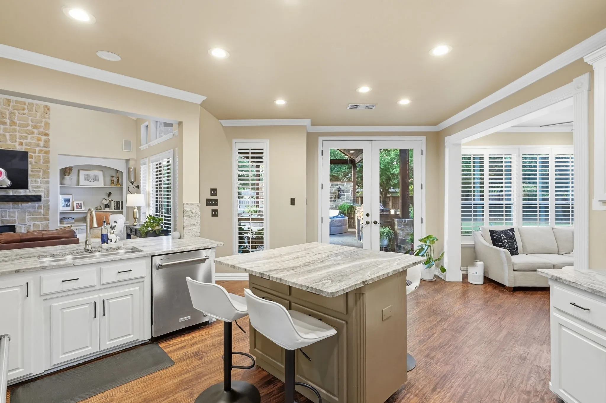 Single Family Residence For Sale in Tarrant County , 809 Weybridge Lane, Keller, Texas 76248, 5 Bedroom, 4 Bathroom, 3 Garage spaces, 4,316 Sqft, built in 2001, mls#21338587, Real Estate Agent in Keller, Homes For Sale in Tarrant county, Homes For Sale in Keller, Realtor in Keller Texas, Real Estate Brokerage Independent Realty Texas, Luminita Cordes Realtor