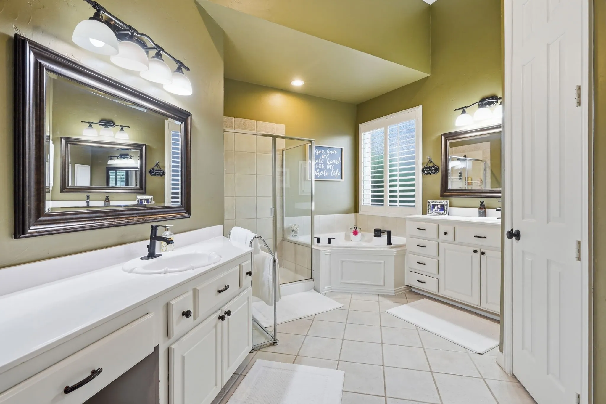Single Family Residence For Sale in Tarrant County , 809 Weybridge Lane, Keller, Texas 76248, 5 Bedroom, 4 Bathroom, 3 Garage spaces, 4,316 Sqft, built in 2001, mls#21338587, Real Estate Agent in Keller, Homes For Sale in Tarrant county, Homes For Sale in Keller, Realtor in Keller Texas, Real Estate Brokerage Independent Realty Texas, Luminita Cordes Realtor