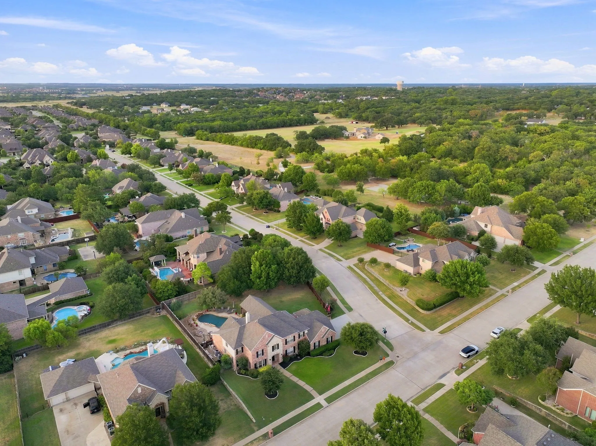 Single Family Residence For Sale in Tarrant County , 809 Weybridge Lane, Keller, Texas 76248, 5 Bedroom, 4 Bathroom, 3 Garage spaces, 4,316 Sqft, built in 2001, mls#21338587, Real Estate Agent in Keller, Homes For Sale in Tarrant county, Homes For Sale in Keller, Realtor in Keller Texas, Real Estate Brokerage Independent Realty Texas, Luminita Cordes Realtor