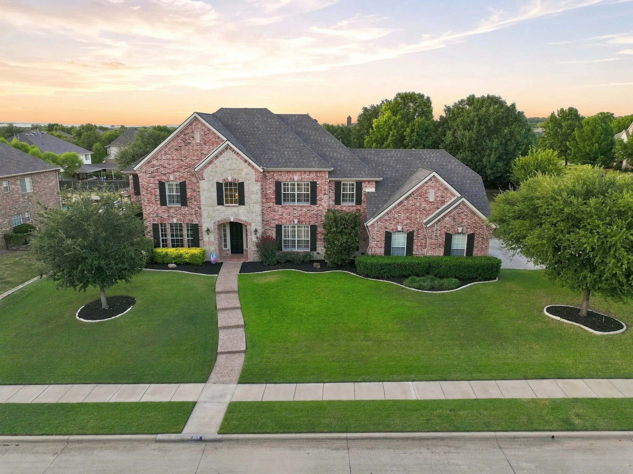 Single Family Residence For Sale in Tarrant County , 809 Weybridge Lane, Keller, Texas 76248, 5 Bedroom, 4 Bathroom, 3 Garage spaces, 4,316 Sqft, built in 2001, mls#21338587, Real Estate Agent in Keller, Homes For Sale in Tarrant county, Homes For Sale in Keller, Realtor in Keller Texas, Real Estate Brokerage Independent Realty Texas, Luminita Cordes Realtor