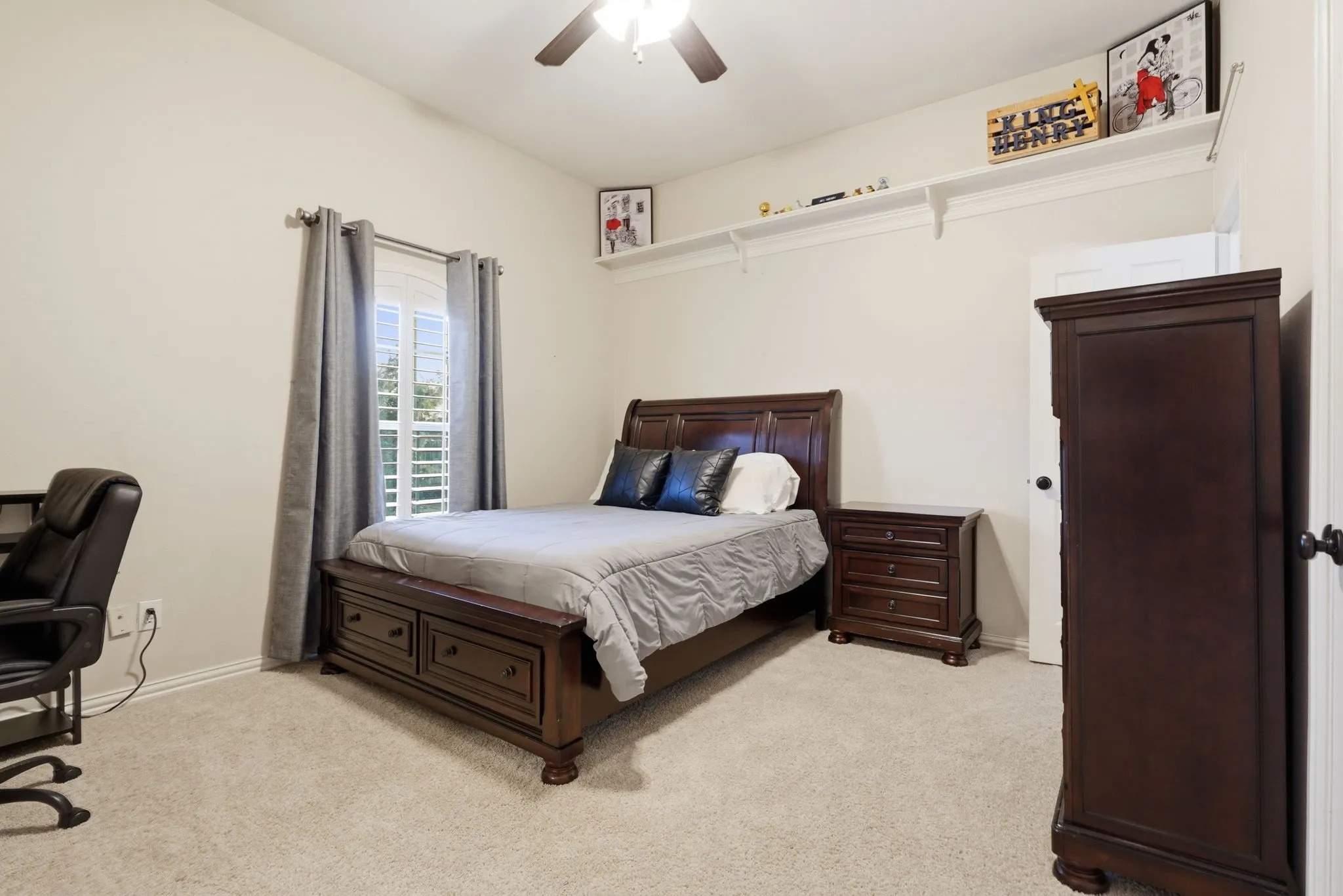 Single Family Residence For Sale in Tarrant County , 809 Weybridge Lane, Keller, Texas 76248, 5 Bedroom, 4 Bathroom, 3 Garage spaces, 4,316 Sqft, built in 2001, mls#21338587, Real Estate Agent in Keller, Homes For Sale in Tarrant county, Homes For Sale in Keller, Realtor in Keller Texas, Real Estate Brokerage Independent Realty Texas, Luminita Cordes Realtor