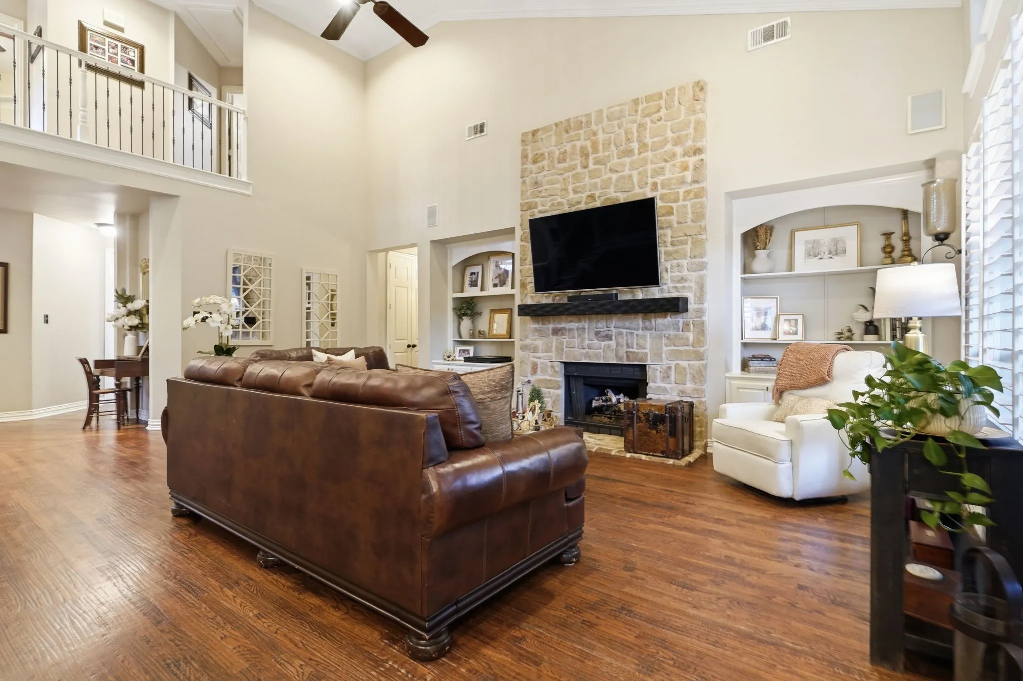 Single Family Residence For Sale in Tarrant County , 809 Weybridge Lane, Keller, Texas 76248, 5 Bedroom, 4 Bathroom, 3 Garage spaces, 4,316 Sqft, built in 2001, mls#21338587, Real Estate Agent in Keller, Homes For Sale in Tarrant county, Homes For Sale in Keller, Realtor in Keller Texas, Real Estate Brokerage Independent Realty Texas, Luminita Cordes Realtor