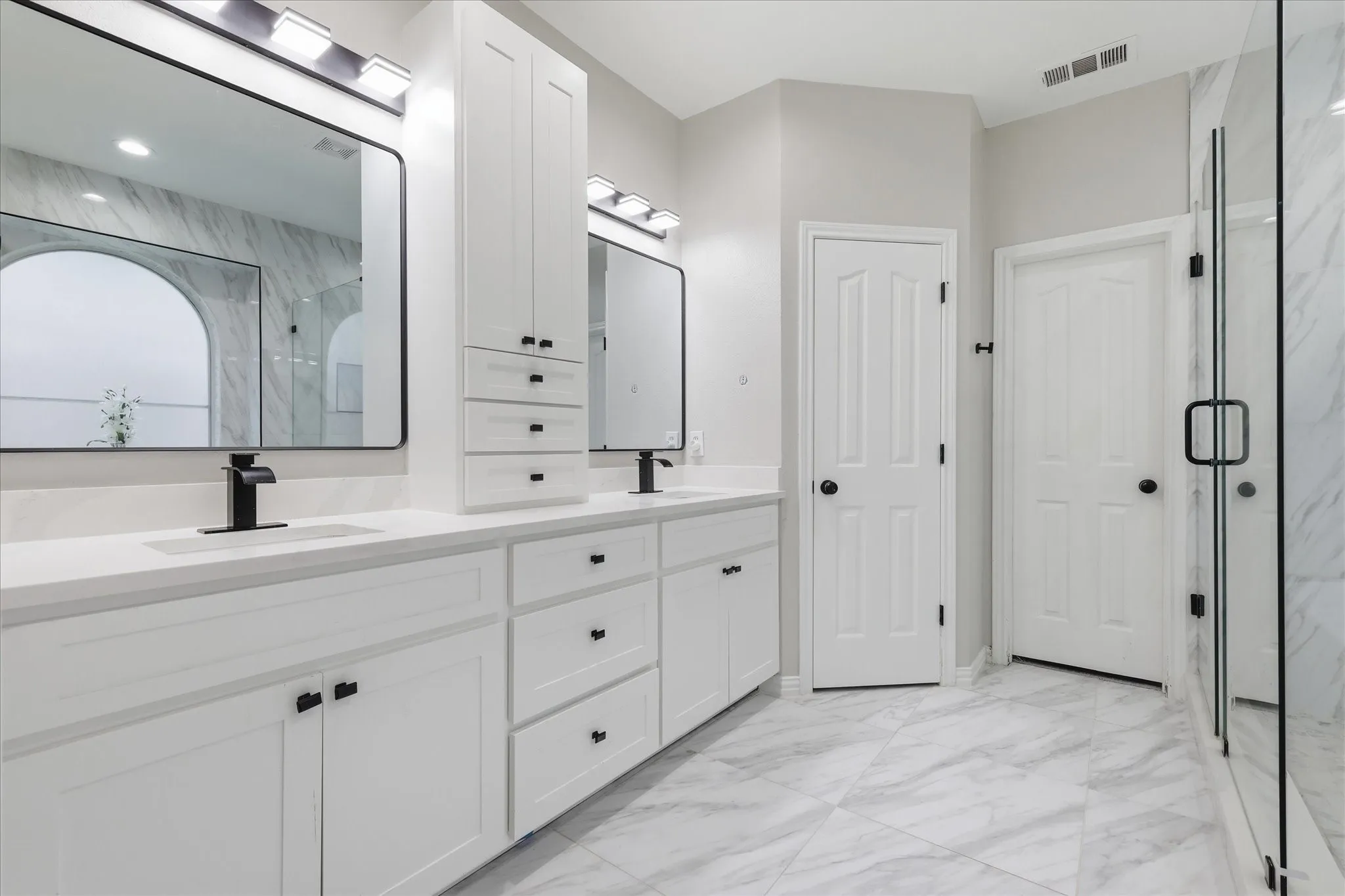 Single Family Residence For Sale in Denton County , 3317 Brampton Drive, Corinth, Texas 76210, 4 Bedroom, 4 Bathroom, 2 Garage spaces, 2,860 Sqft, built in 1999, mls#21355698, Real Estate Agent in Corinth, Homes For Sale in Denton county, Homes For Sale in Corinth, Realtor in Corinth Texas, Real Estate Brokerage Independent Realty Texas, Luminita Cordes Realtor