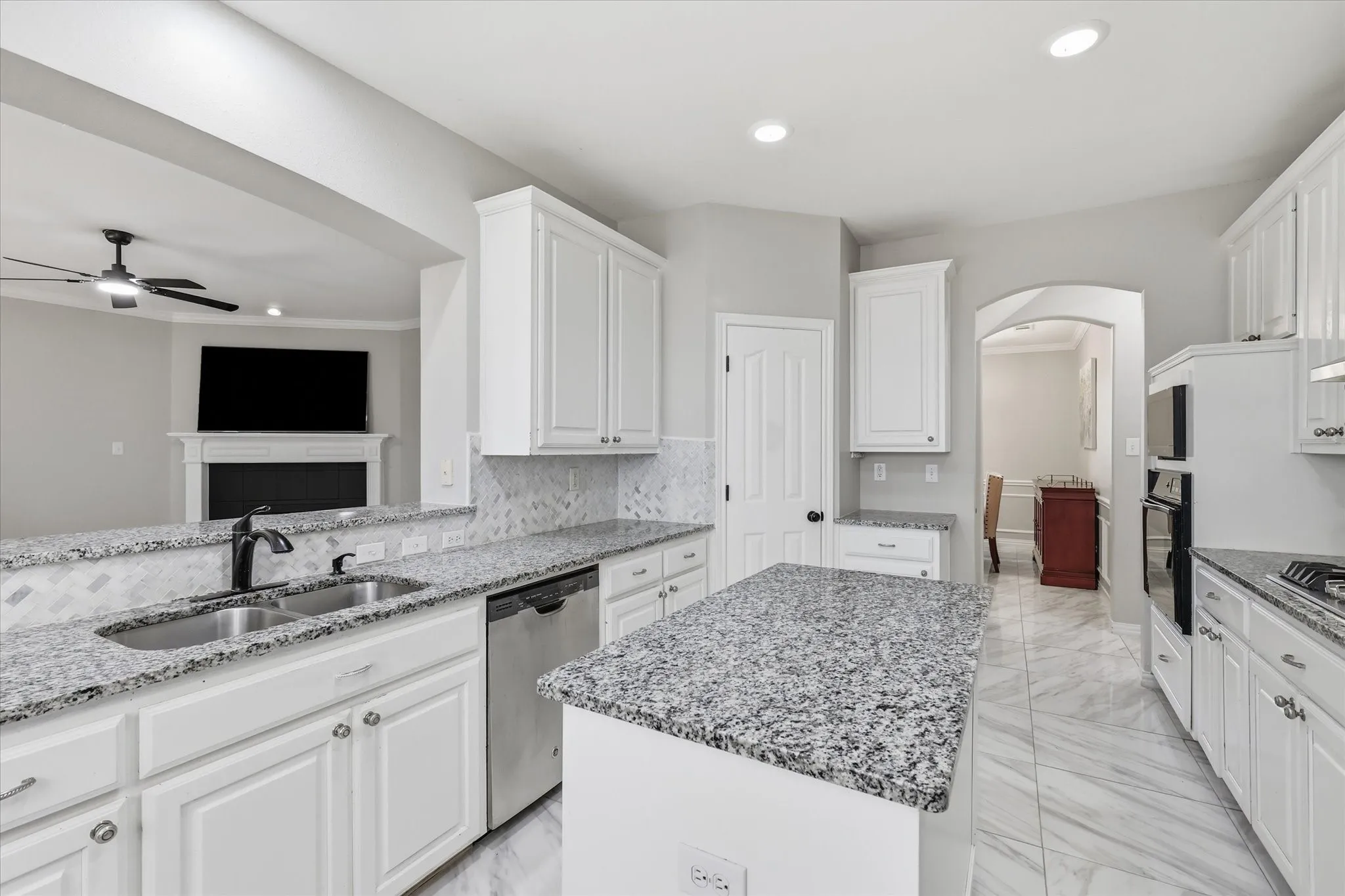 Single Family Residence For Sale in Denton County , 3317 Brampton Drive, Corinth, Texas 76210, 4 Bedroom, 4 Bathroom, 2 Garage spaces, 2,860 Sqft, built in 1999, mls#21355698, Real Estate Agent in Corinth, Homes For Sale in Denton county, Homes For Sale in Corinth, Realtor in Corinth Texas, Real Estate Brokerage Independent Realty Texas, Luminita Cordes Realtor
