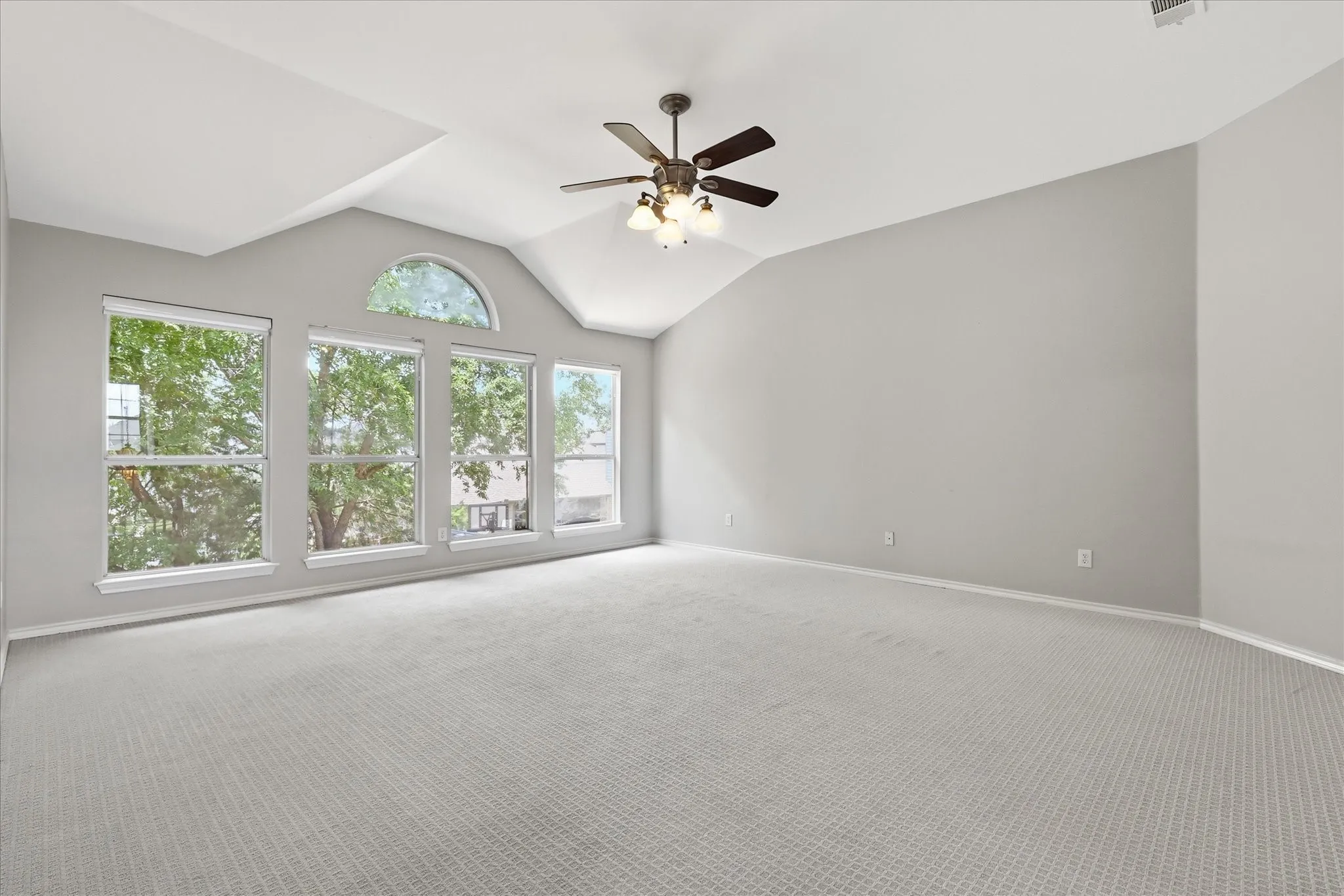 Single Family Residence For Sale in Denton County , 3317 Brampton Drive, Corinth, Texas 76210, 4 Bedroom, 4 Bathroom, 2 Garage spaces, 2,860 Sqft, built in 1999, mls#21355698, Real Estate Agent in Corinth, Homes For Sale in Denton county, Homes For Sale in Corinth, Realtor in Corinth Texas, Real Estate Brokerage Independent Realty Texas, Luminita Cordes Realtor