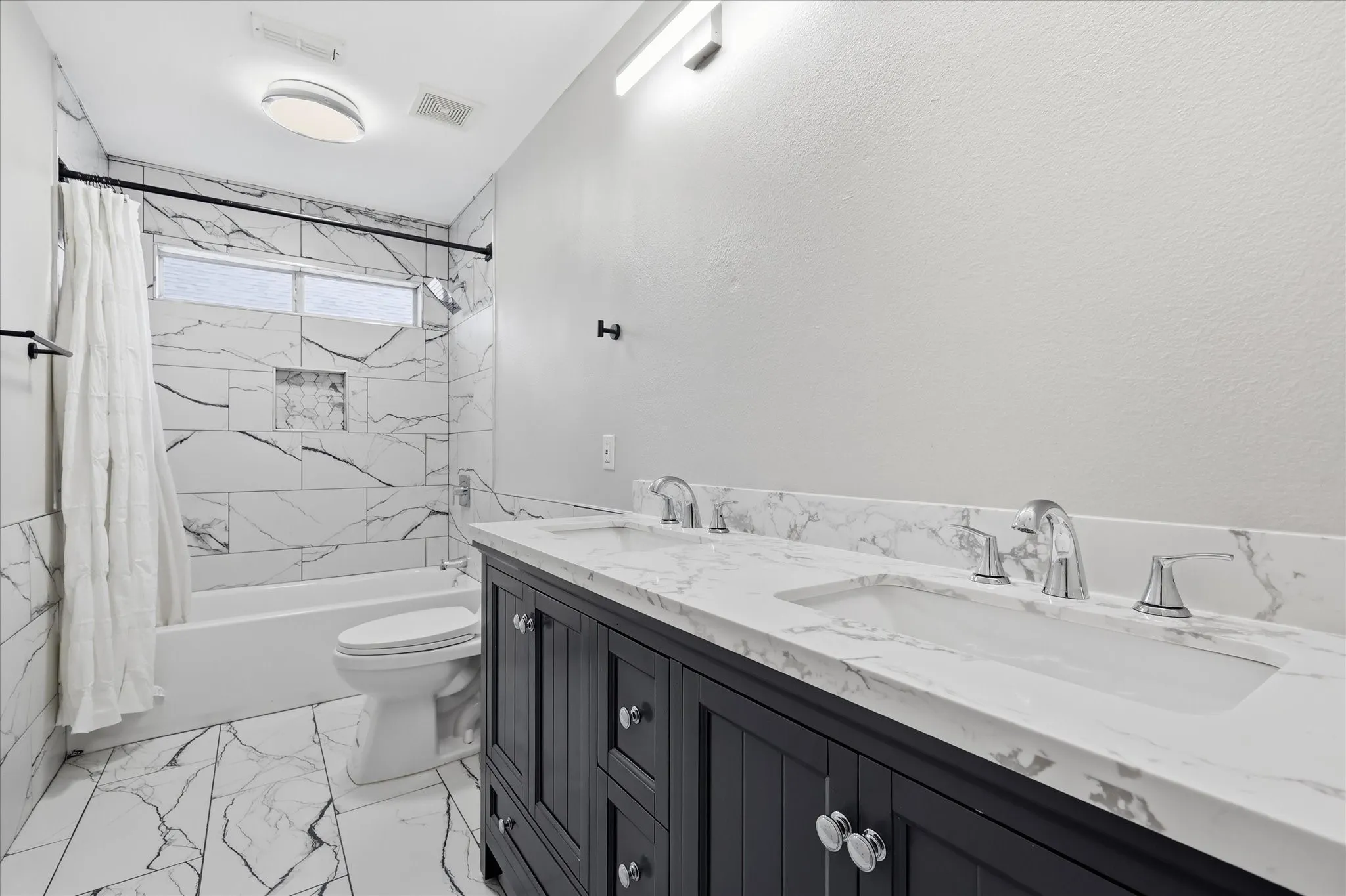 Single Family Residence For Sale in Denton County , 3317 Brampton Drive, Corinth, Texas 76210, 4 Bedroom, 4 Bathroom, 2 Garage spaces, 2,860 Sqft, built in 1999, mls#21355698, Real Estate Agent in Corinth, Homes For Sale in Denton county, Homes For Sale in Corinth, Realtor in Corinth Texas, Real Estate Brokerage Independent Realty Texas, Luminita Cordes Realtor