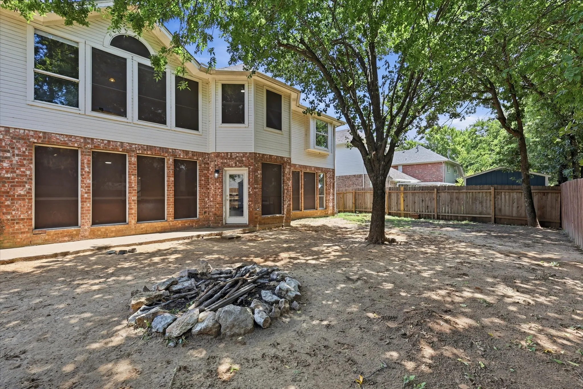 Single Family Residence For Sale in Denton County , 3317 Brampton Drive, Corinth, Texas 76210, 4 Bedroom, 4 Bathroom, 2 Garage spaces, 2,860 Sqft, built in 1999, mls#21355698, Real Estate Agent in Corinth, Homes For Sale in Denton county, Homes For Sale in Corinth, Realtor in Corinth Texas, Real Estate Brokerage Independent Realty Texas, Luminita Cordes Realtor