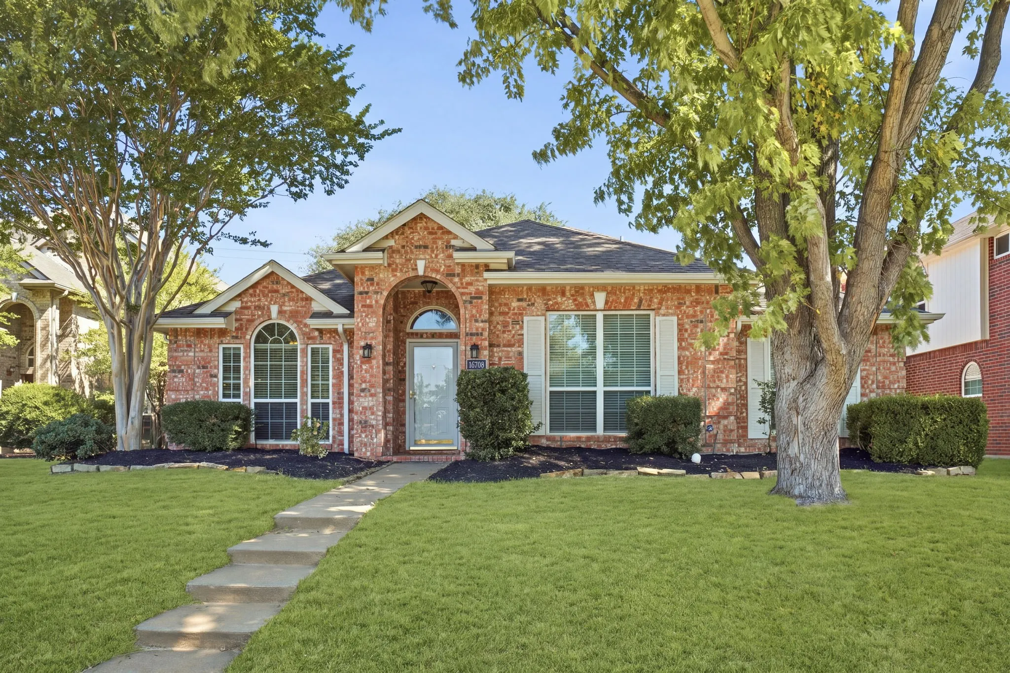 Single Family Residence For Sale in Collin County , 10708 Jackson Lane, Frisco, Texas 75035, 4 Bedroom, 2 Bathroom, 2 Garage spaces, 1,693 Sqft, built in 1993, mls#21356843, Real Estate Agent in Frisco, Homes For Sale in Collin county, Homes For Sale in Frisco, Realtor in Frisco Texas, Real Estate Brokerage Independent Realty Texas, Luminita Cordes Realtor