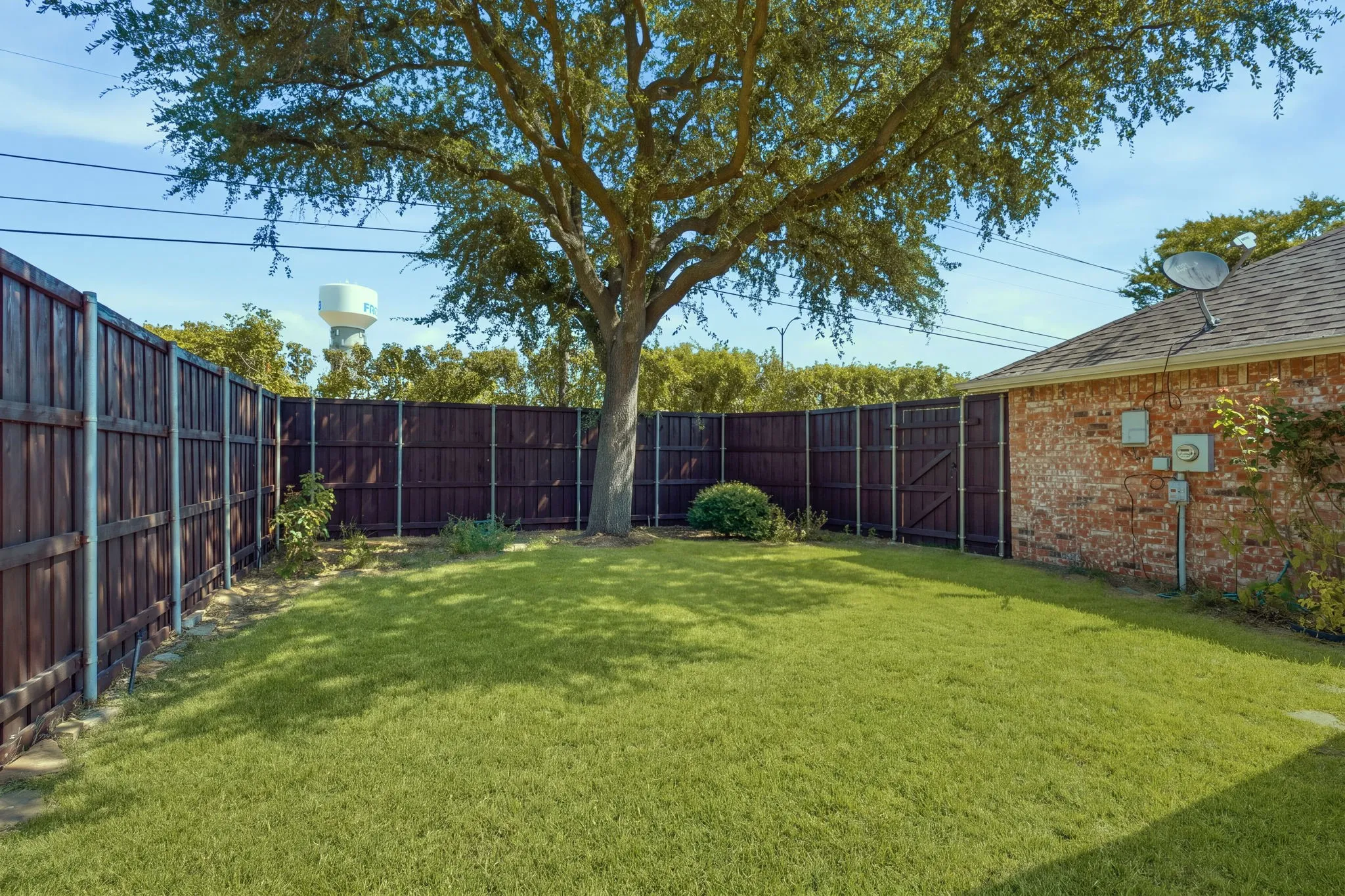Single Family Residence For Sale in Collin County , 10708 Jackson Lane, Frisco, Texas 75035, 4 Bedroom, 2 Bathroom, 2 Garage spaces, 1,693 Sqft, built in 1993, mls#21356843, Real Estate Agent in Frisco, Homes For Sale in Collin county, Homes For Sale in Frisco, Realtor in Frisco Texas, Real Estate Brokerage Independent Realty Texas, Luminita Cordes Realtor