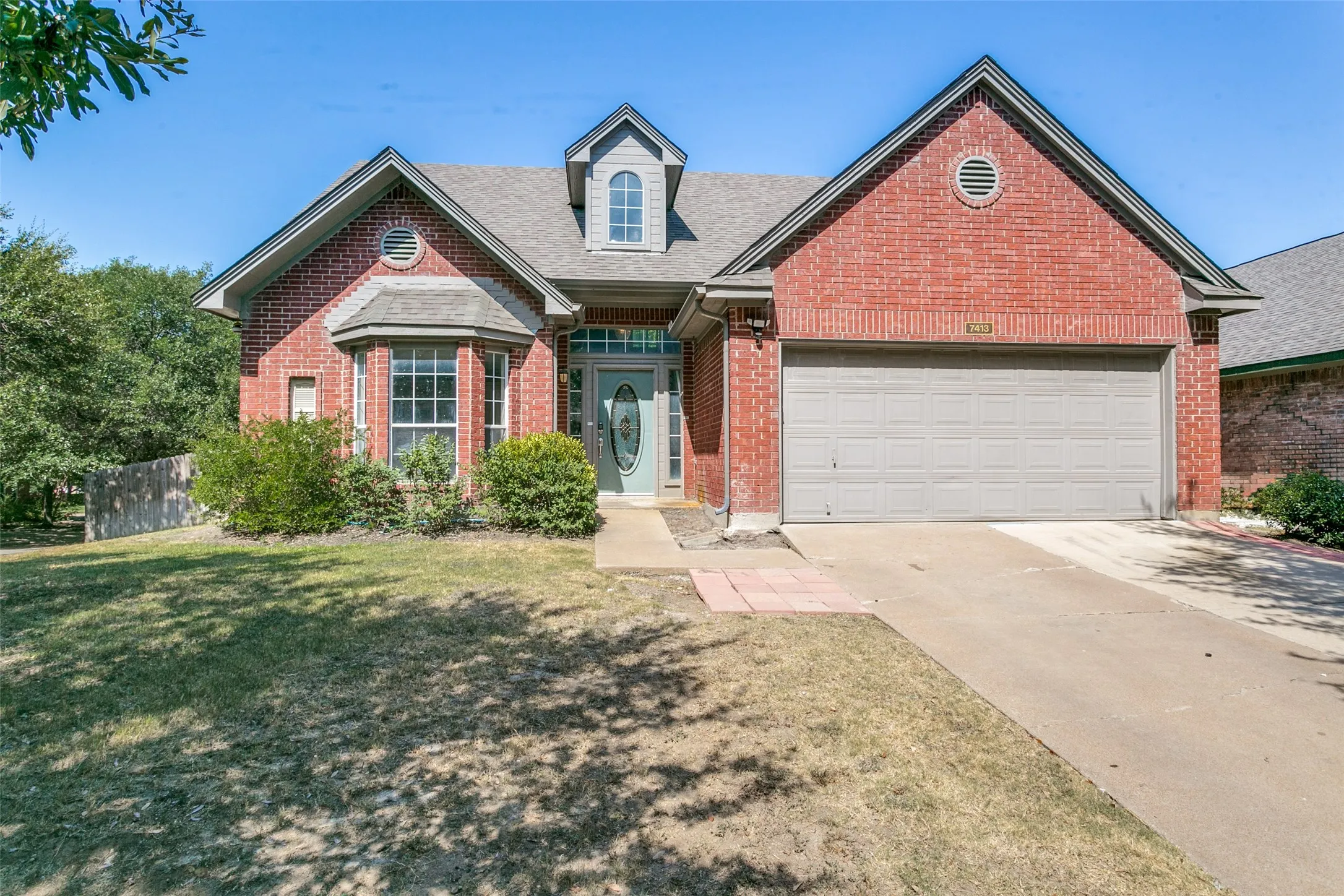 Single Family Residence For Sale in Tarrant County , 7413 Bear Lake Drive, Fort Worth, Texas 76137, 4 Bedroom, 3 Bathroom, 2 Garage spaces, 1,987 Sqft, built in 1991, mls#21356119, Real Estate Agent in Fort Worth, Homes For Sale in Tarrant county, Homes For Sale in Fort Worth, Realtor in Fort Worth Texas, Real Estate Brokerage Independent Realty Texas, Luminita Cordes Realtor