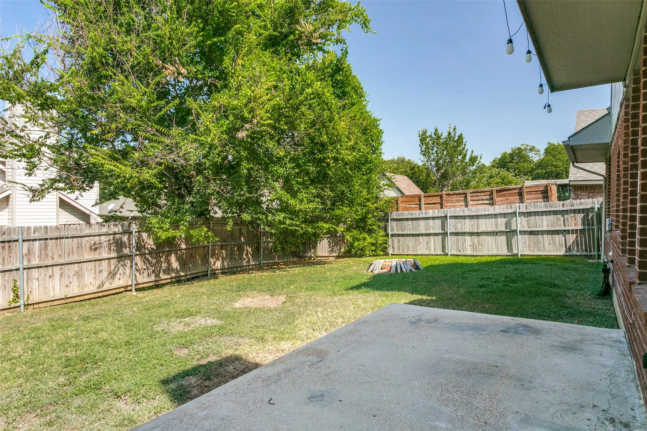 Single Family Residence For Sale in Tarrant County , 7413 Bear Lake Drive, Fort Worth, Texas 76137, 4 Bedroom, 3 Bathroom, 2 Garage spaces, 1,987 Sqft, built in 1991, mls#21356119, Real Estate Agent in Fort Worth, Homes For Sale in Tarrant county, Homes For Sale in Fort Worth, Realtor in Fort Worth Texas, Real Estate Brokerage Independent Realty Texas, Luminita Cordes Realtor
