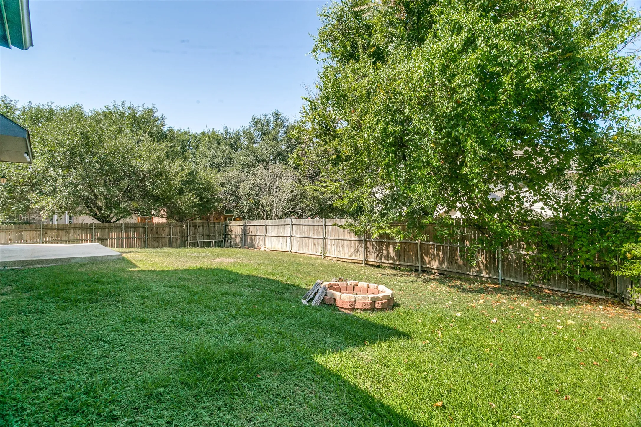 Single Family Residence For Sale in Tarrant County , 7413 Bear Lake Drive, Fort Worth, Texas 76137, 4 Bedroom, 3 Bathroom, 2 Garage spaces, 1,987 Sqft, built in 1991, mls#21356119, Real Estate Agent in Fort Worth, Homes For Sale in Tarrant county, Homes For Sale in Fort Worth, Realtor in Fort Worth Texas, Real Estate Brokerage Independent Realty Texas, Luminita Cordes Realtor
