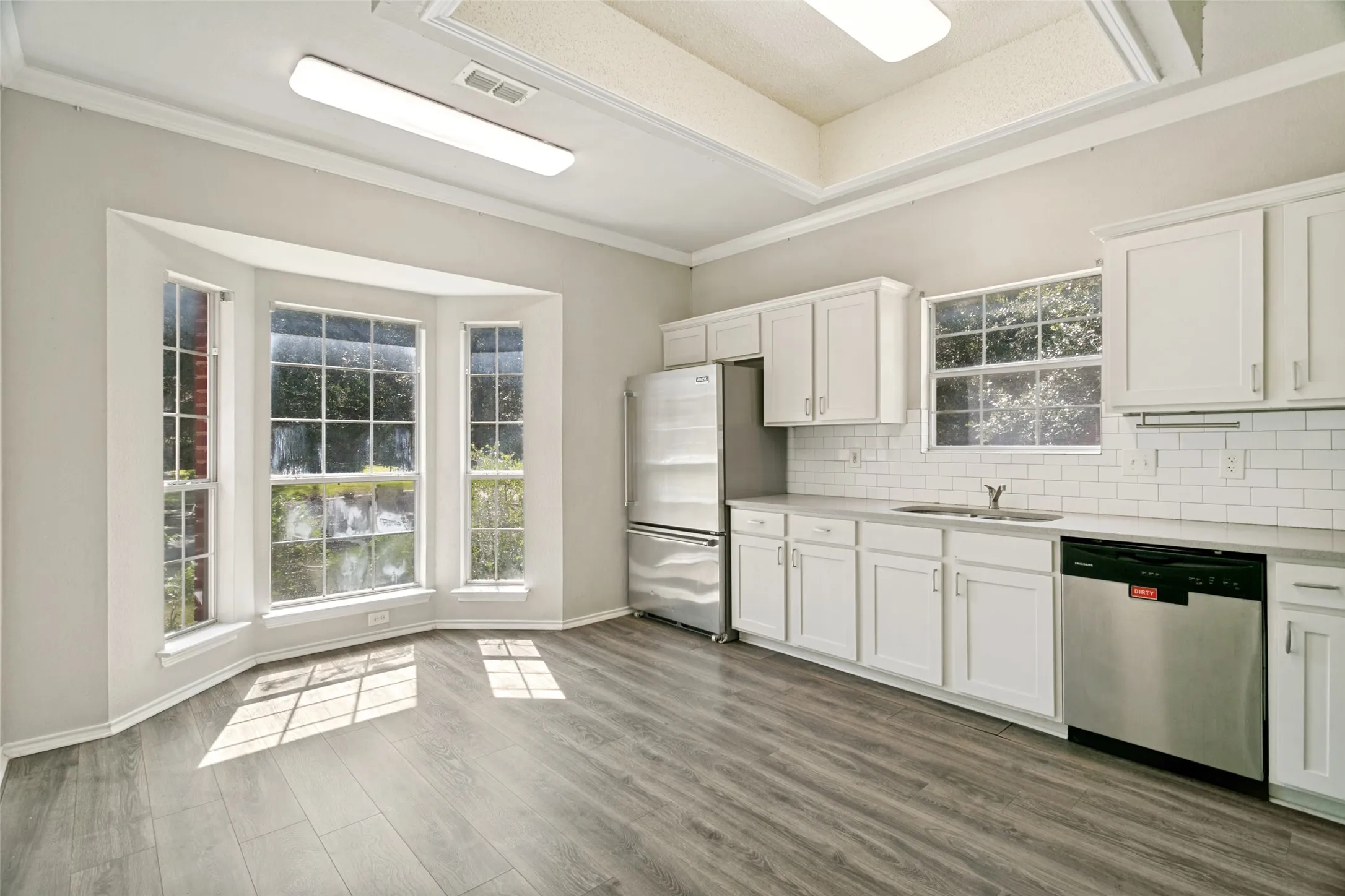 Single Family Residence For Sale in Tarrant County , 7413 Bear Lake Drive, Fort Worth, Texas 76137, 4 Bedroom, 3 Bathroom, 2 Garage spaces, 1,987 Sqft, built in 1991, mls#21356119, Real Estate Agent in Fort Worth, Homes For Sale in Tarrant county, Homes For Sale in Fort Worth, Realtor in Fort Worth Texas, Real Estate Brokerage Independent Realty Texas, Luminita Cordes Realtor