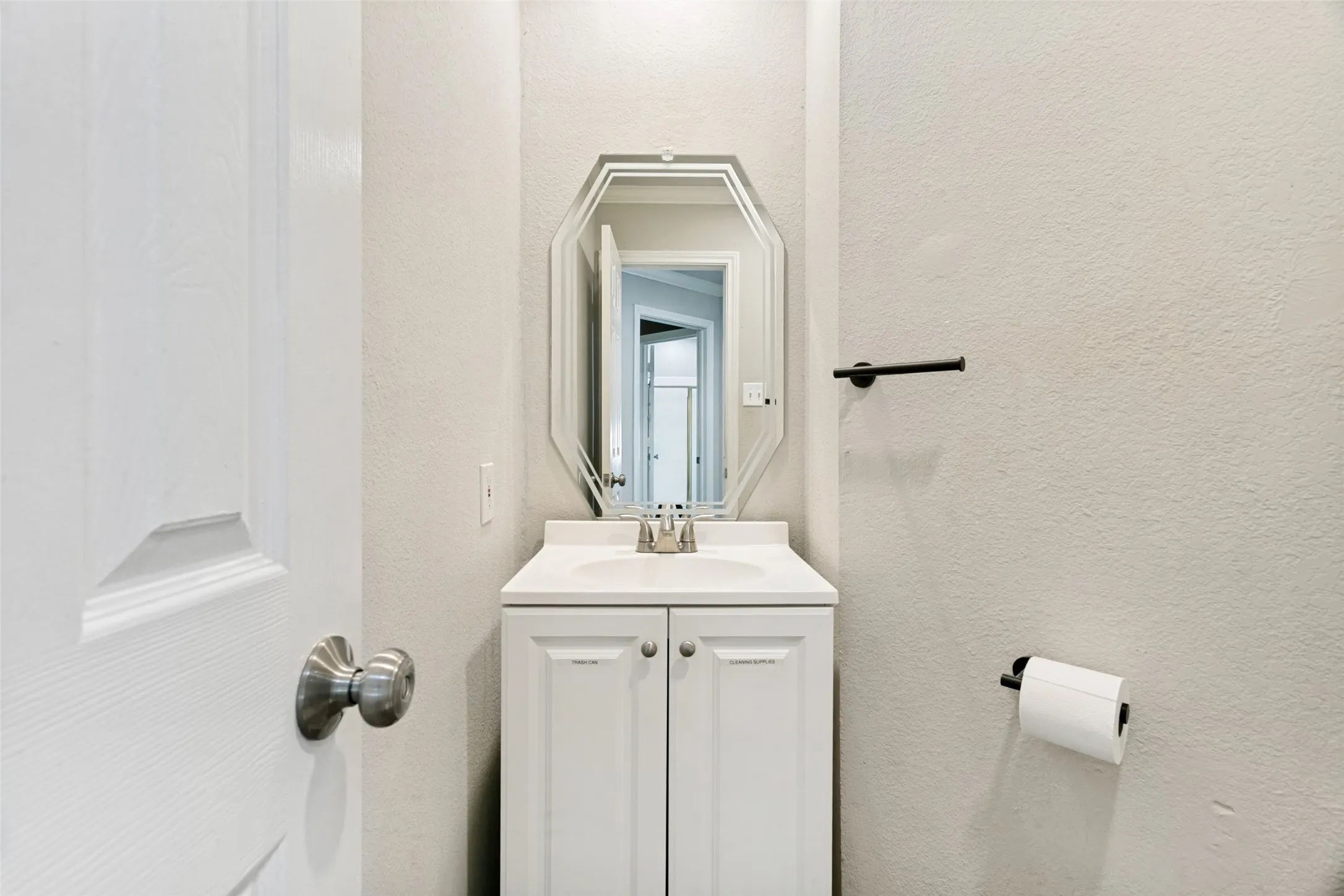 Single Family Residence For Sale in Tarrant County , 7413 Bear Lake Drive, Fort Worth, Texas 76137, 4 Bedroom, 3 Bathroom, 2 Garage spaces, 1,987 Sqft, built in 1991, mls#21356119, Real Estate Agent in Fort Worth, Homes For Sale in Tarrant county, Homes For Sale in Fort Worth, Realtor in Fort Worth Texas, Real Estate Brokerage Independent Realty Texas, Luminita Cordes Realtor