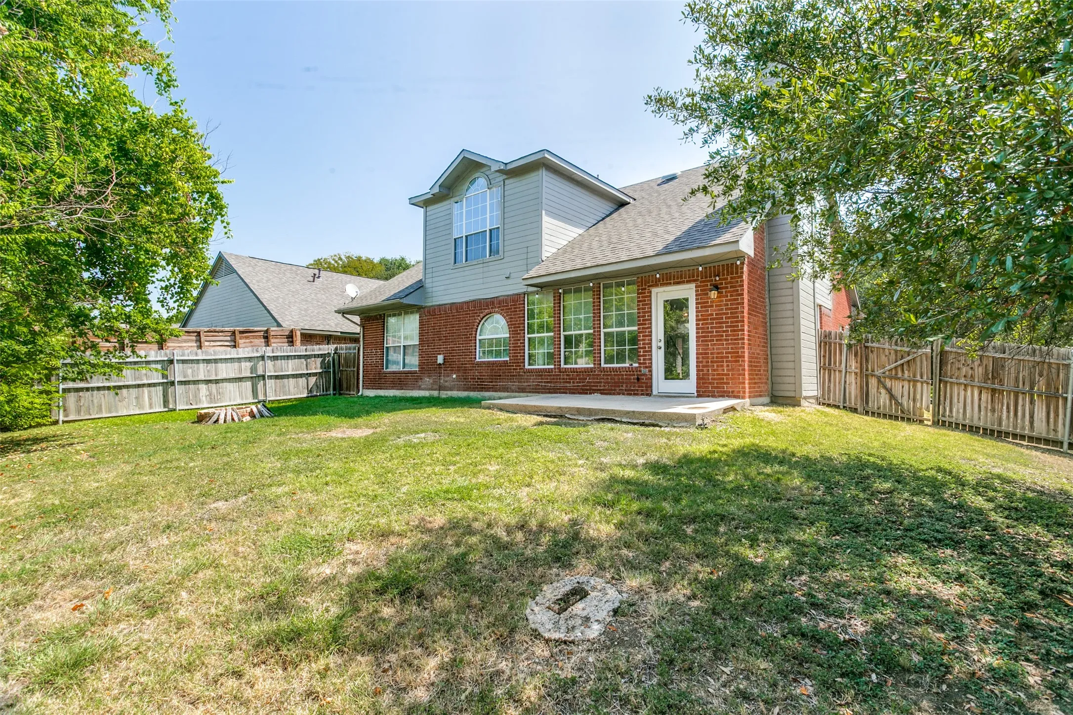 Single Family Residence For Sale in Tarrant County , 7413 Bear Lake Drive, Fort Worth, Texas 76137, 4 Bedroom, 3 Bathroom, 2 Garage spaces, 1,987 Sqft, built in 1991, mls#21356119, Real Estate Agent in Fort Worth, Homes For Sale in Tarrant county, Homes For Sale in Fort Worth, Realtor in Fort Worth Texas, Real Estate Brokerage Independent Realty Texas, Luminita Cordes Realtor