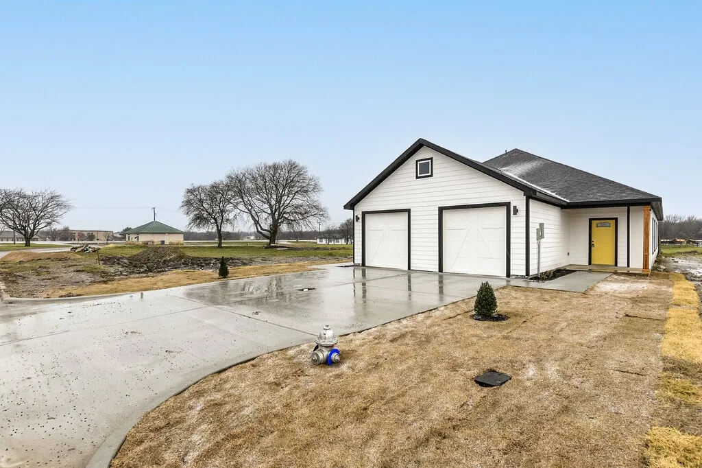 Duplex For Rent in Johnson County , 1020 Burnett Boulevard A, Alvarado, Texas 76009, 3 Bedroom, 2 Bathroom, 1 Garage spaces, 1,329 Sqft, built in 2024, mls#21355305, Real Estate Agent in Alvarado, Homes For Rent in Johnson county, Homes For Rent in Alvarado, Realtor in Alvarado Texas, Real Estate Brokerage Independent Realty Texas, Luminita Cordes Realtor