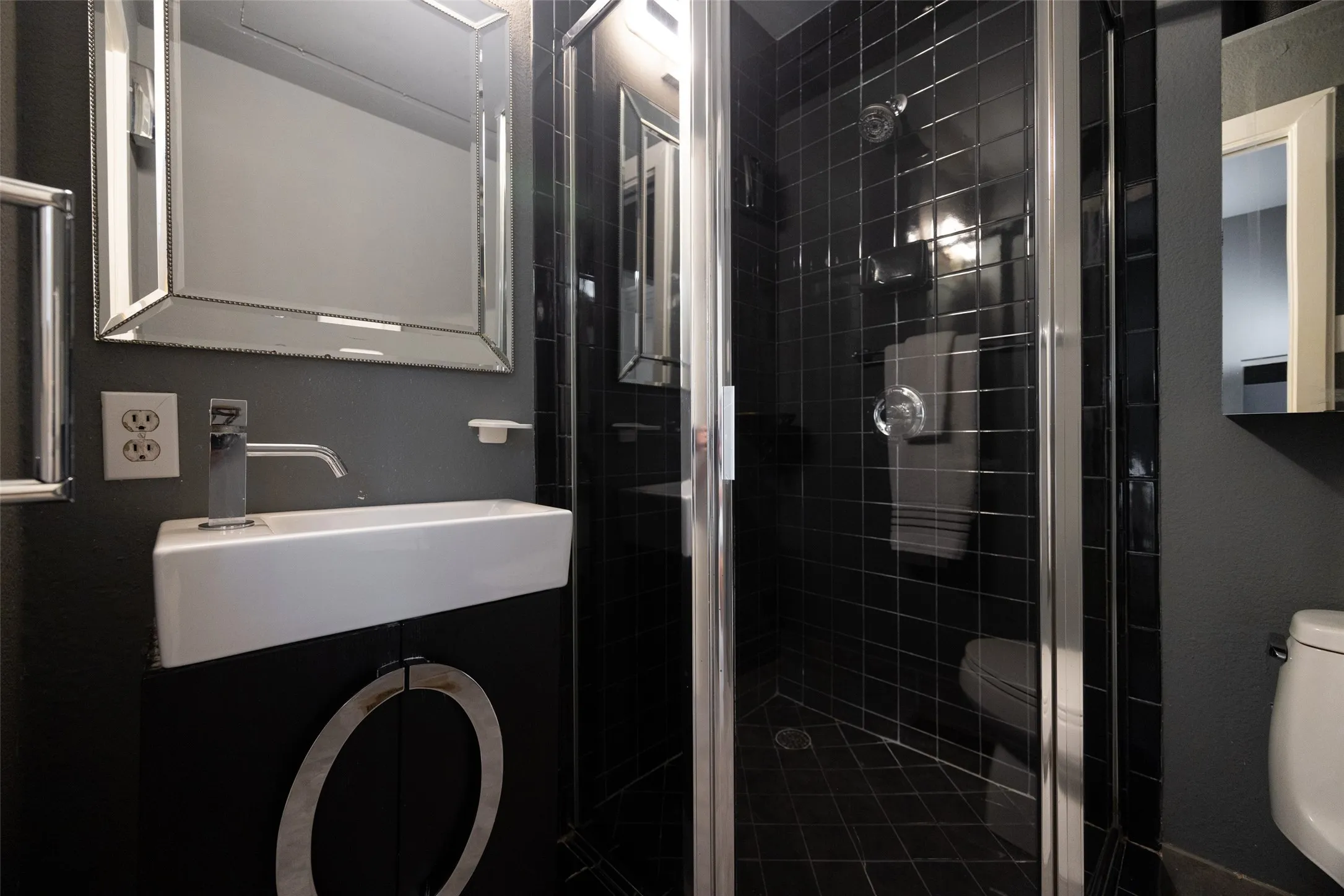 Condominium For Sale in Dallas County , 4114 Wycliff Avenue 6, Dallas, Texas 75219, 2 Bedroom, 2 Bathroom, 2 Garage spaces, 1,204 Sqft, built in 1984, mls#21354118, Real Estate Agent in Dallas, Homes For Sale in Dallas county, Homes For Sale in Dallas, Realtor in Dallas Texas, Real Estate Brokerage Independent Realty Texas, Luminita Cordes Realtor