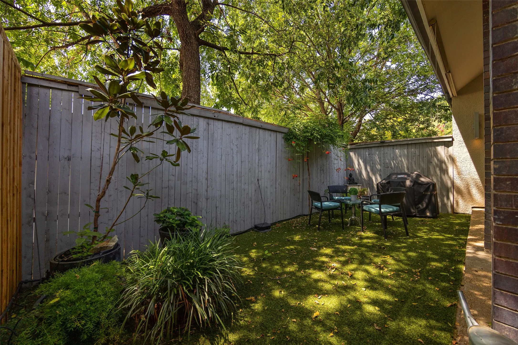 Condominium For Sale in Dallas County , 4114 Wycliff Avenue 6, Dallas, Texas 75219, 2 Bedroom, 2 Bathroom, 2 Garage spaces, 1,204 Sqft, built in 1984, mls#21354118, Real Estate Agent in Dallas, Homes For Sale in Dallas county, Homes For Sale in Dallas, Realtor in Dallas Texas, Real Estate Brokerage Independent Realty Texas, Luminita Cordes Realtor