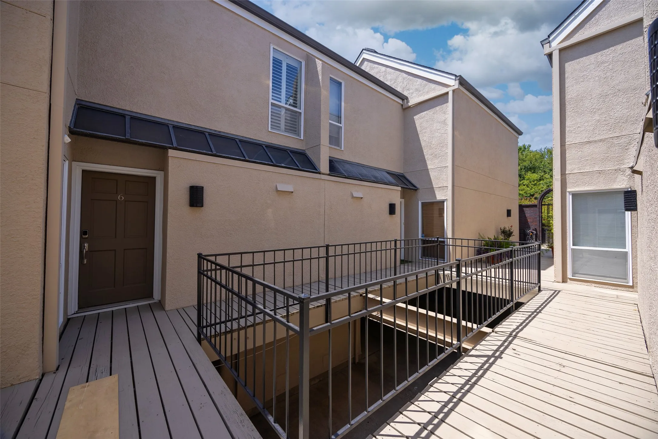 Condominium For Sale in Dallas County , 4114 Wycliff Avenue 6, Dallas, Texas 75219, 2 Bedroom, 2 Bathroom, 2 Garage spaces, 1,204 Sqft, built in 1984, mls#21354118, Real Estate Agent in Dallas, Homes For Sale in Dallas county, Homes For Sale in Dallas, Realtor in Dallas Texas, Real Estate Brokerage Independent Realty Texas, Luminita Cordes Realtor