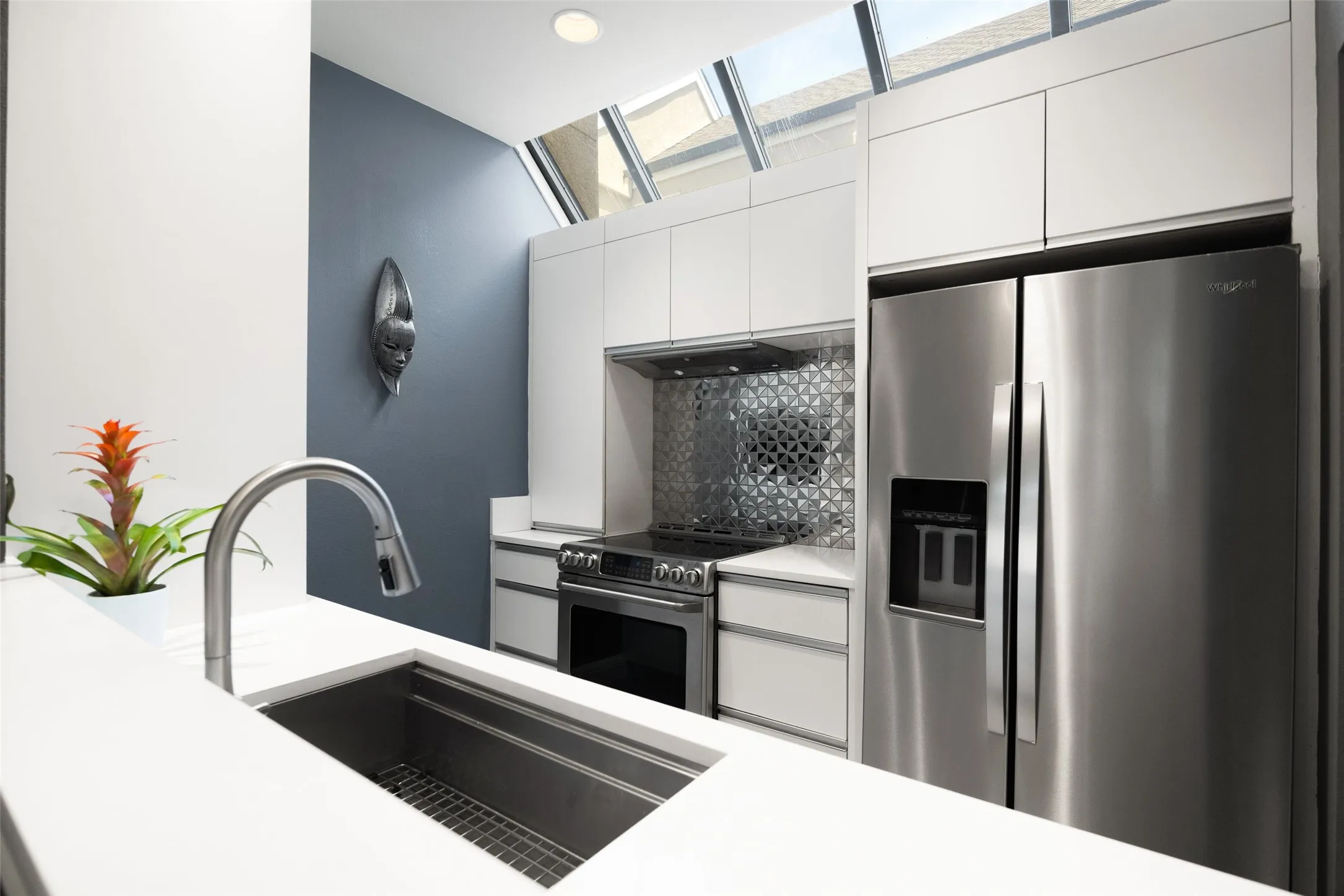 Condominium For Sale in Dallas County , 4114 Wycliff Avenue 6, Dallas, Texas 75219, 2 Bedroom, 2 Bathroom, 2 Garage spaces, 1,204 Sqft, built in 1984, mls#21354118, Real Estate Agent in Dallas, Homes For Sale in Dallas county, Homes For Sale in Dallas, Realtor in Dallas Texas, Real Estate Brokerage Independent Realty Texas, Luminita Cordes Realtor