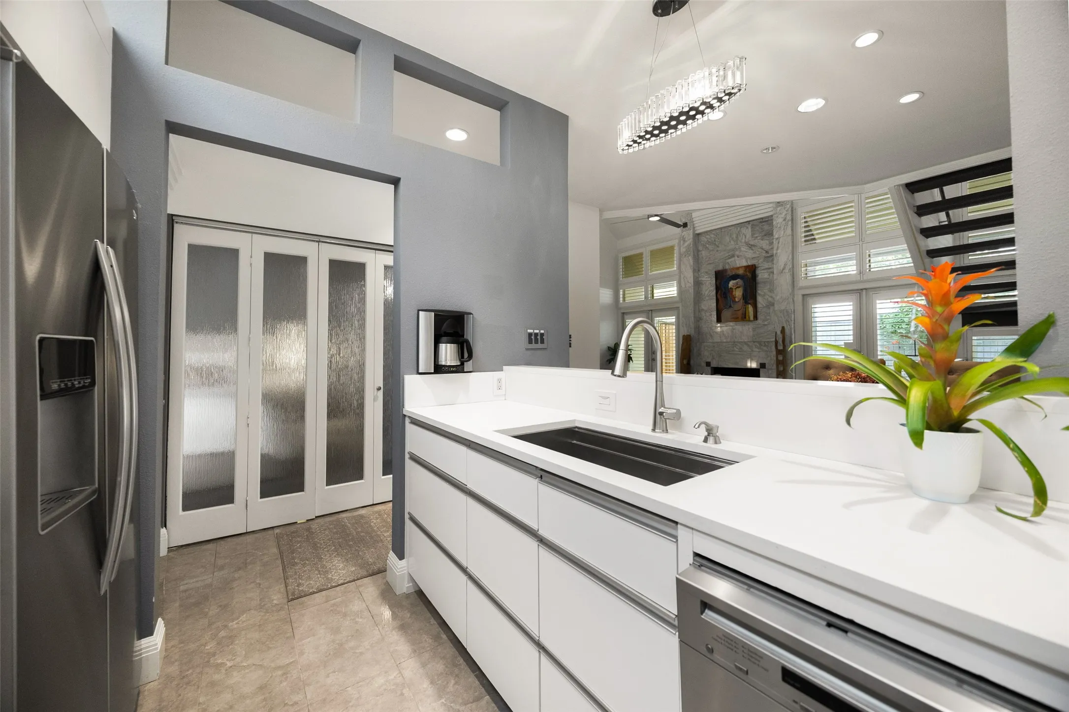 Condominium For Sale in Dallas County , 4114 Wycliff Avenue 6, Dallas, Texas 75219, 2 Bedroom, 2 Bathroom, 2 Garage spaces, 1,204 Sqft, built in 1984, mls#21354118, Real Estate Agent in Dallas, Homes For Sale in Dallas county, Homes For Sale in Dallas, Realtor in Dallas Texas, Real Estate Brokerage Independent Realty Texas, Luminita Cordes Realtor