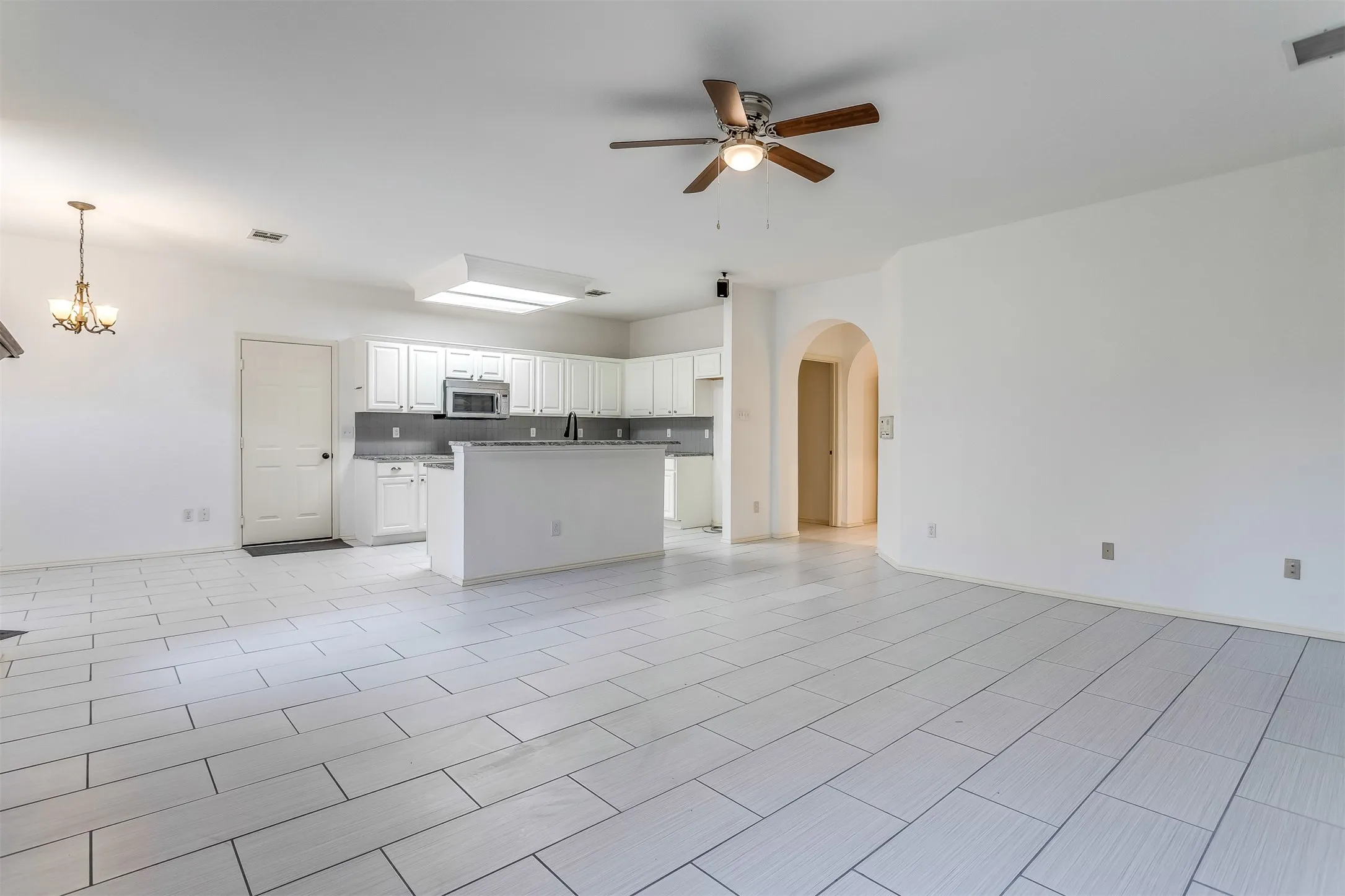 Single Family Residence For Rent in Collin County , 204 Forest Lane, Murphy, Texas 75094, 4 Bedroom, 3 Bathroom, 3 Garage spaces, 3,019 Sqft, built in 1996, mls#21354674, Real Estate Agent in Murphy, Homes For Rent in Collin county, Homes For Rent in Murphy, Realtor in Murphy Texas, Real Estate Brokerage Independent Realty Texas, Luminita Cordes Realtor