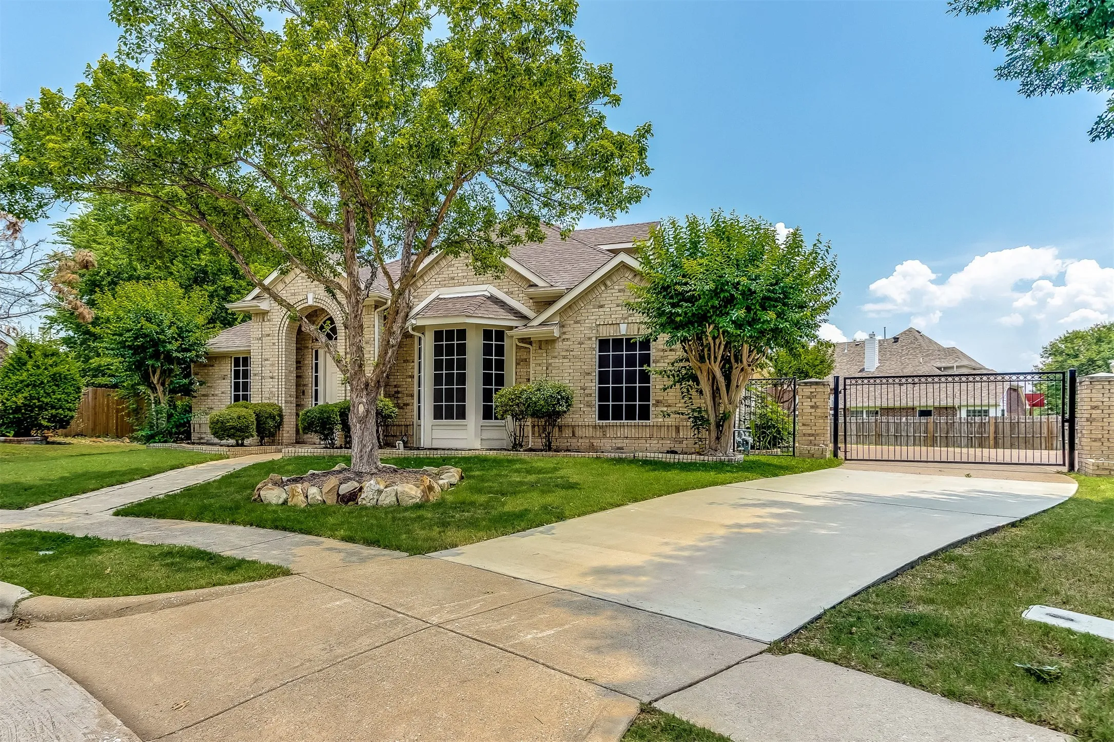 Single Family Residence For Rent in Collin County , 204 Forest Lane, Murphy, Texas 75094, 4 Bedroom, 3 Bathroom, 3 Garage spaces, 3,019 Sqft, built in 1996, mls#21354674, Real Estate Agent in Murphy, Homes For Rent in Collin county, Homes For Rent in Murphy, Realtor in Murphy Texas, Real Estate Brokerage Independent Realty Texas, Luminita Cordes Realtor