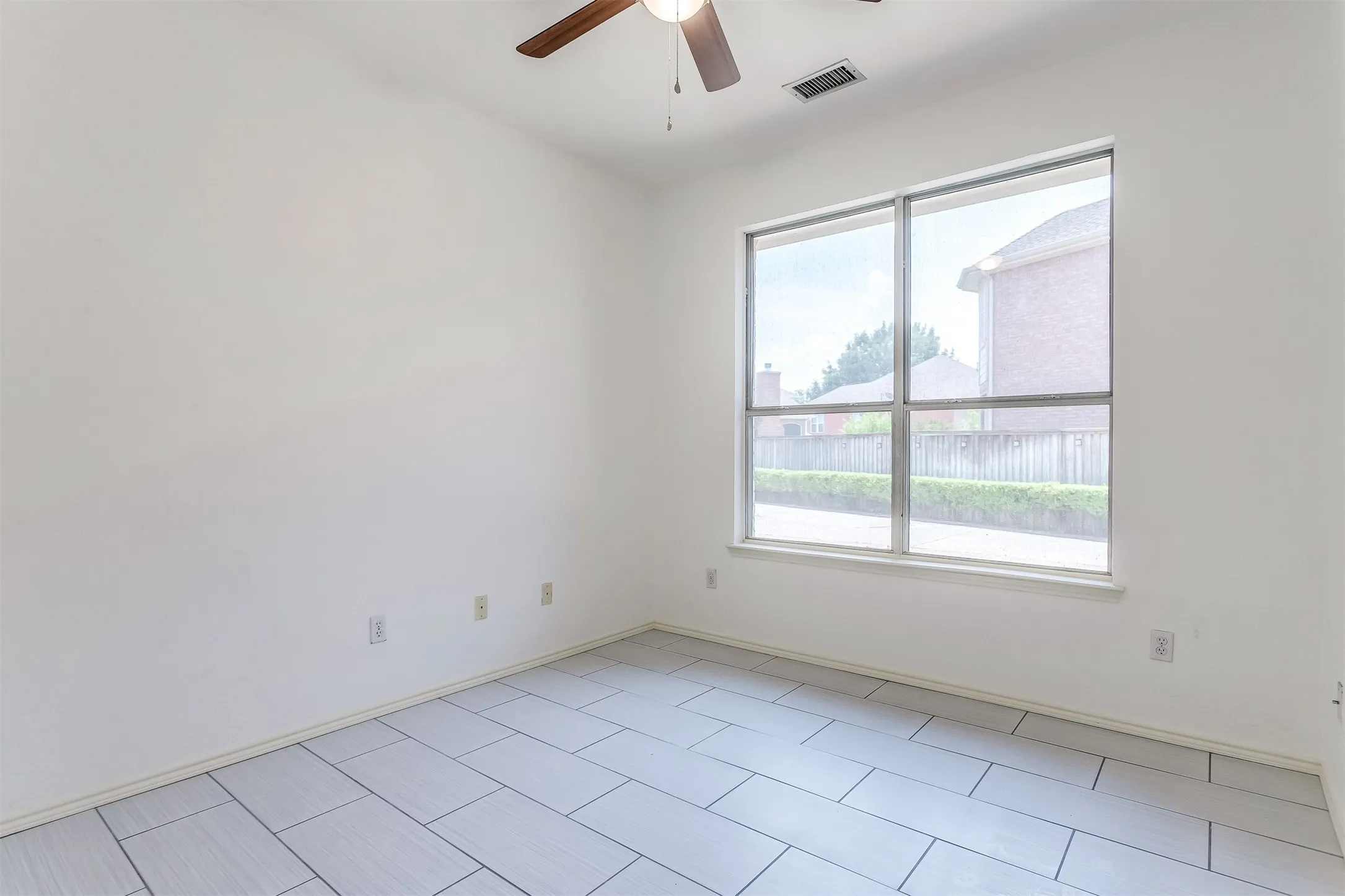 Single Family Residence For Rent in Collin County , 204 Forest Lane, Murphy, Texas 75094, 4 Bedroom, 3 Bathroom, 3 Garage spaces, 3,019 Sqft, built in 1996, mls#21354674, Real Estate Agent in Murphy, Homes For Rent in Collin county, Homes For Rent in Murphy, Realtor in Murphy Texas, Real Estate Brokerage Independent Realty Texas, Luminita Cordes Realtor