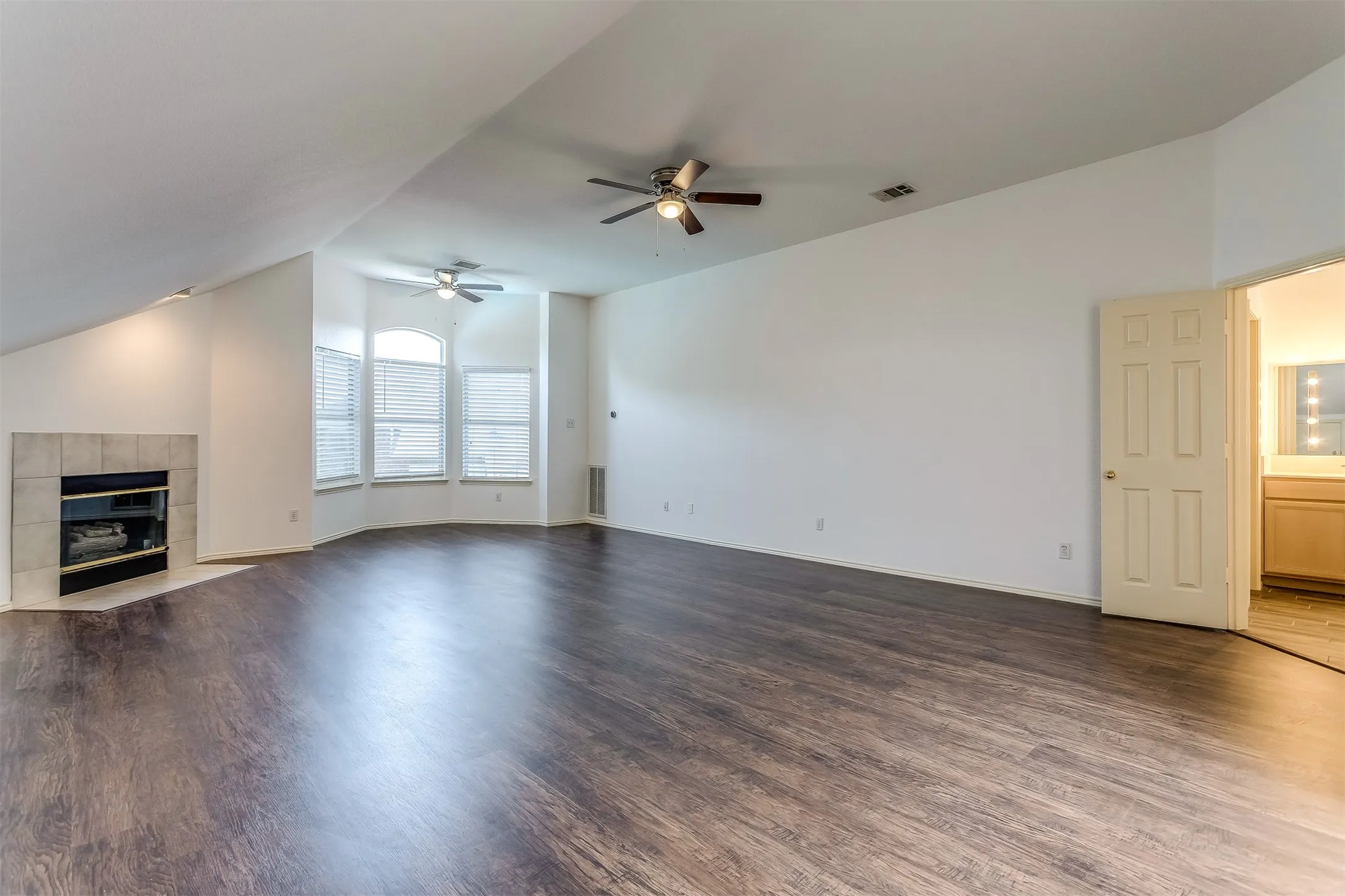 Single Family Residence For Rent in Collin County , 204 Forest Lane, Murphy, Texas 75094, 4 Bedroom, 3 Bathroom, 3 Garage spaces, 3,019 Sqft, built in 1996, mls#21354674, Real Estate Agent in Murphy, Homes For Rent in Collin county, Homes For Rent in Murphy, Realtor in Murphy Texas, Real Estate Brokerage Independent Realty Texas, Luminita Cordes Realtor