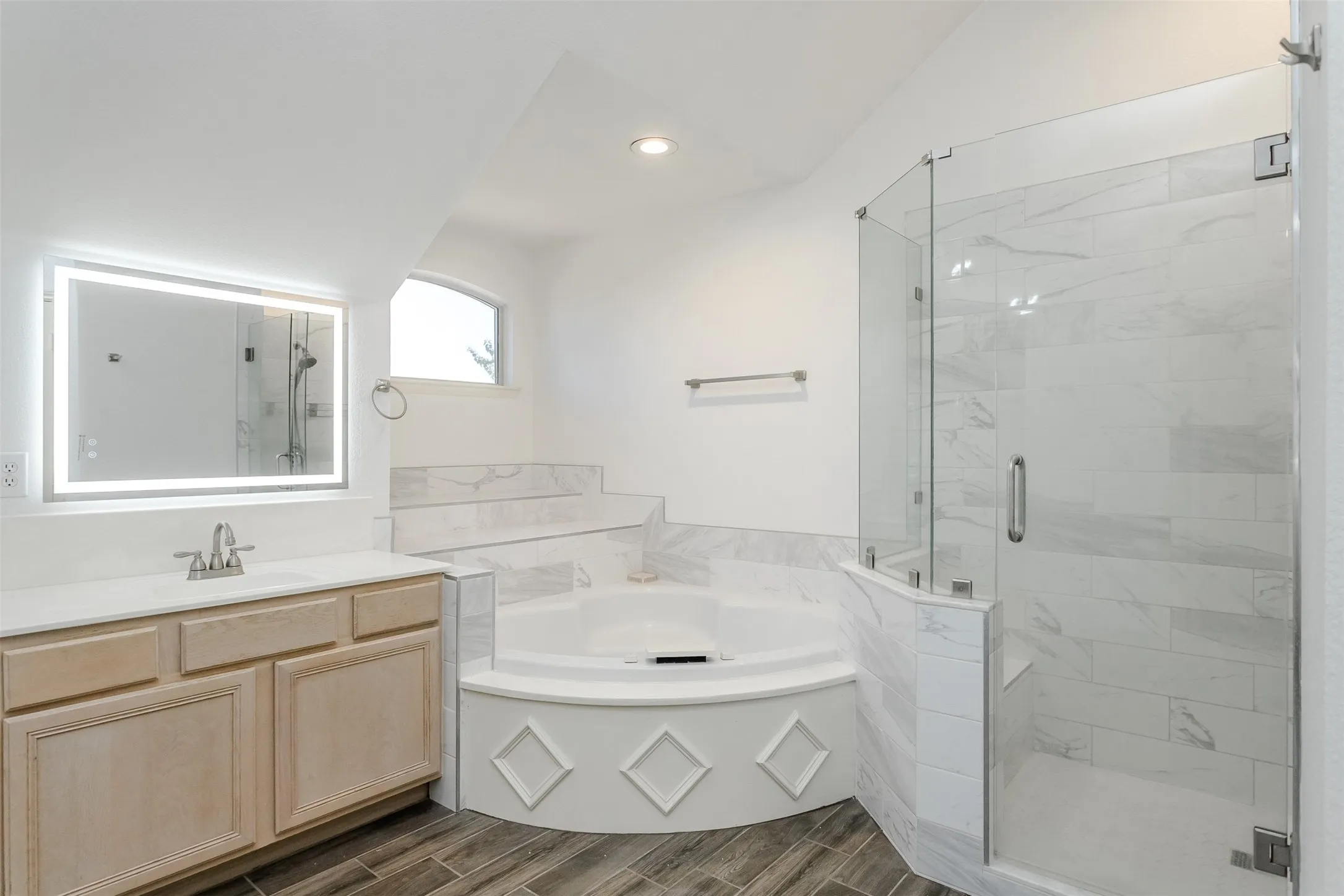 Single Family Residence For Rent in Collin County , 204 Forest Lane, Murphy, Texas 75094, 4 Bedroom, 3 Bathroom, 3 Garage spaces, 3,019 Sqft, built in 1996, mls#21354674, Real Estate Agent in Murphy, Homes For Rent in Collin county, Homes For Rent in Murphy, Realtor in Murphy Texas, Real Estate Brokerage Independent Realty Texas, Luminita Cordes Realtor
