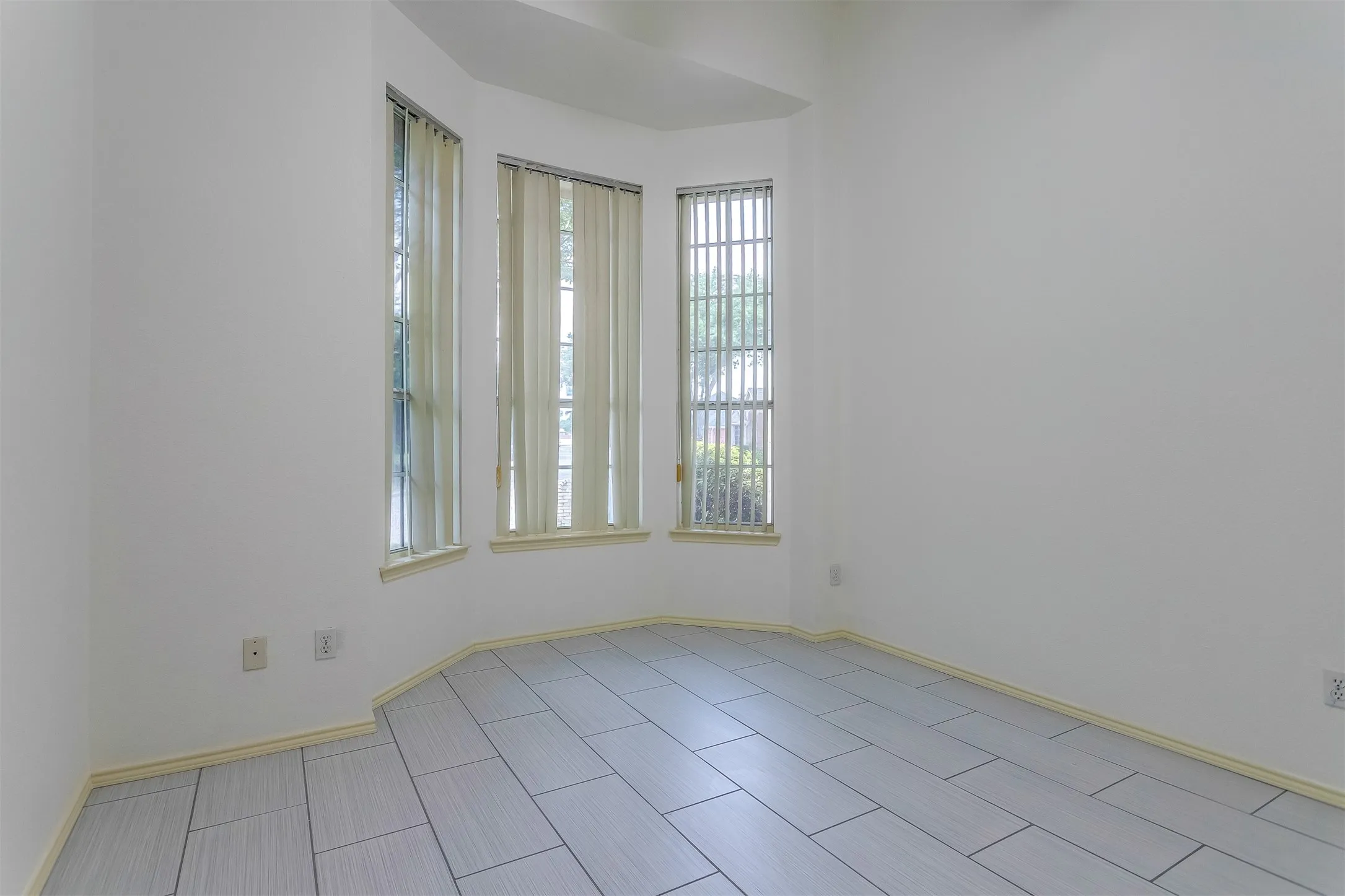 Single Family Residence For Rent in Collin County , 204 Forest Lane, Murphy, Texas 75094, 4 Bedroom, 3 Bathroom, 3 Garage spaces, 3,019 Sqft, built in 1996, mls#21354674, Real Estate Agent in Murphy, Homes For Rent in Collin county, Homes For Rent in Murphy, Realtor in Murphy Texas, Real Estate Brokerage Independent Realty Texas, Luminita Cordes Realtor