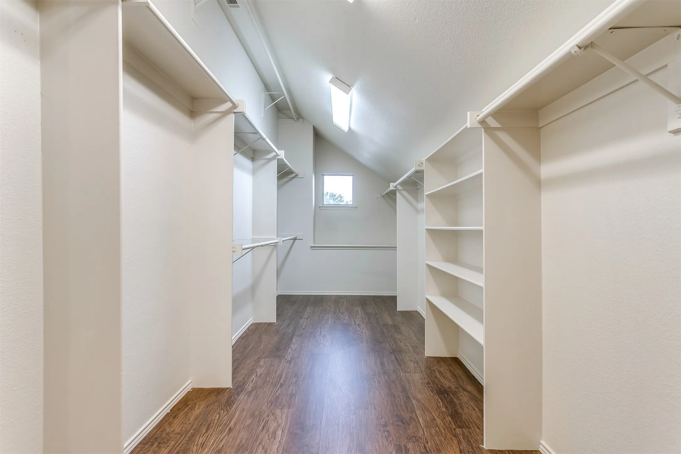 Single Family Residence For Rent in Collin County , 204 Forest Lane, Murphy, Texas 75094, 4 Bedroom, 3 Bathroom, 3 Garage spaces, 3,019 Sqft, built in 1996, mls#21354674, Real Estate Agent in Murphy, Homes For Rent in Collin county, Homes For Rent in Murphy, Realtor in Murphy Texas, Real Estate Brokerage Independent Realty Texas, Luminita Cordes Realtor