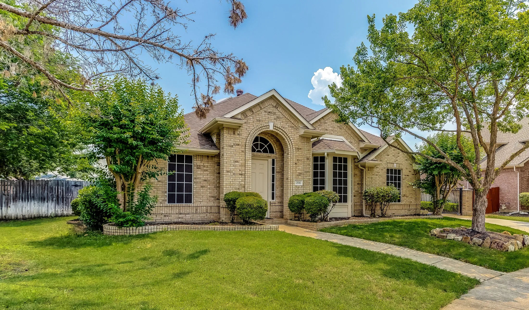 Single Family Residence For Rent in Collin County , 204 Forest Lane, Murphy, Texas 75094, 4 Bedroom, 3 Bathroom, 3 Garage spaces, 3,019 Sqft, built in 1996, mls#21354674, Real Estate Agent in Murphy, Homes For Rent in Collin county, Homes For Rent in Murphy, Realtor in Murphy Texas, Real Estate Brokerage Independent Realty Texas, Luminita Cordes Realtor