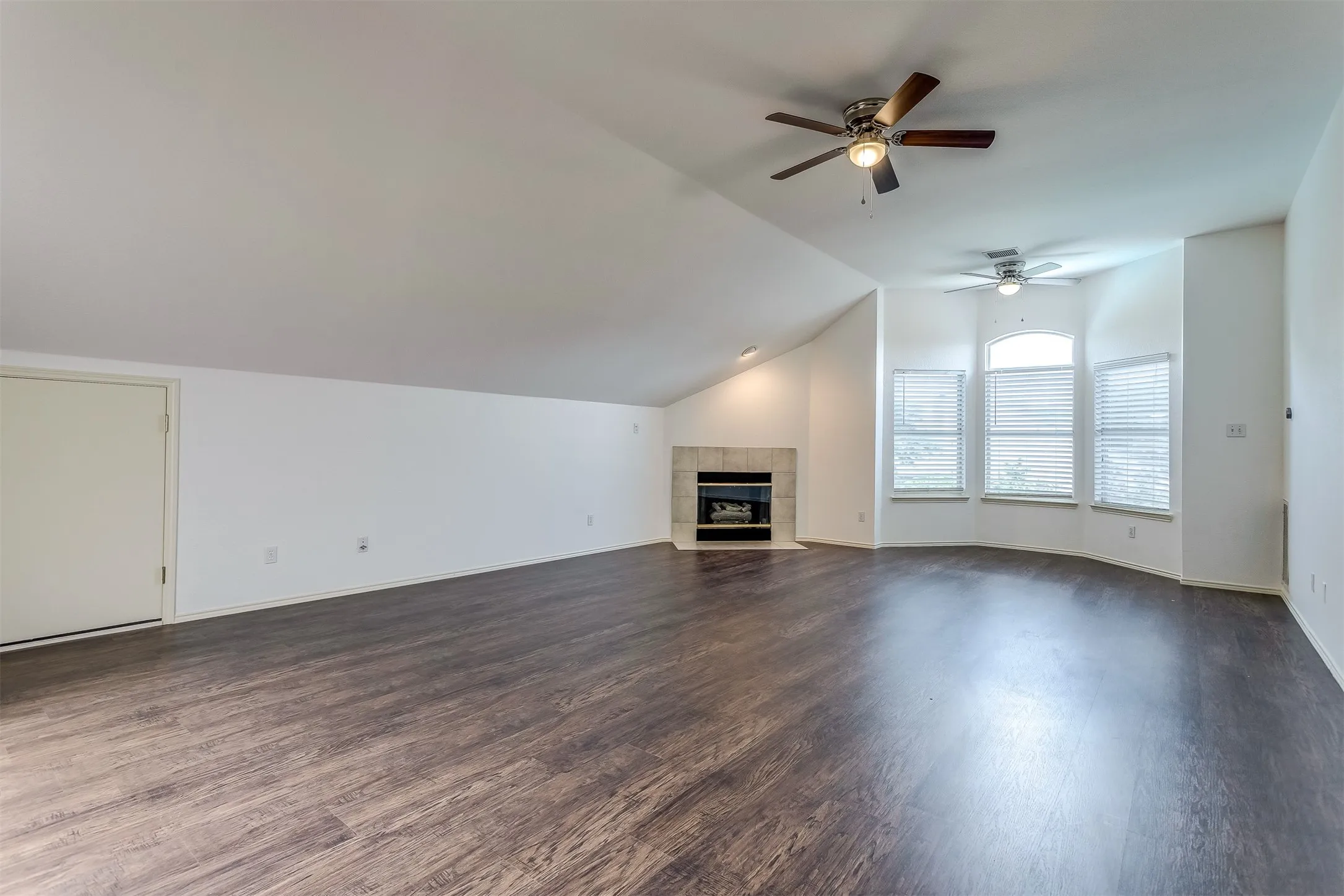 Single Family Residence For Rent in Collin County , 204 Forest Lane, Murphy, Texas 75094, 4 Bedroom, 3 Bathroom, 3 Garage spaces, 3,019 Sqft, built in 1996, mls#21354674, Real Estate Agent in Murphy, Homes For Rent in Collin county, Homes For Rent in Murphy, Realtor in Murphy Texas, Real Estate Brokerage Independent Realty Texas, Luminita Cordes Realtor