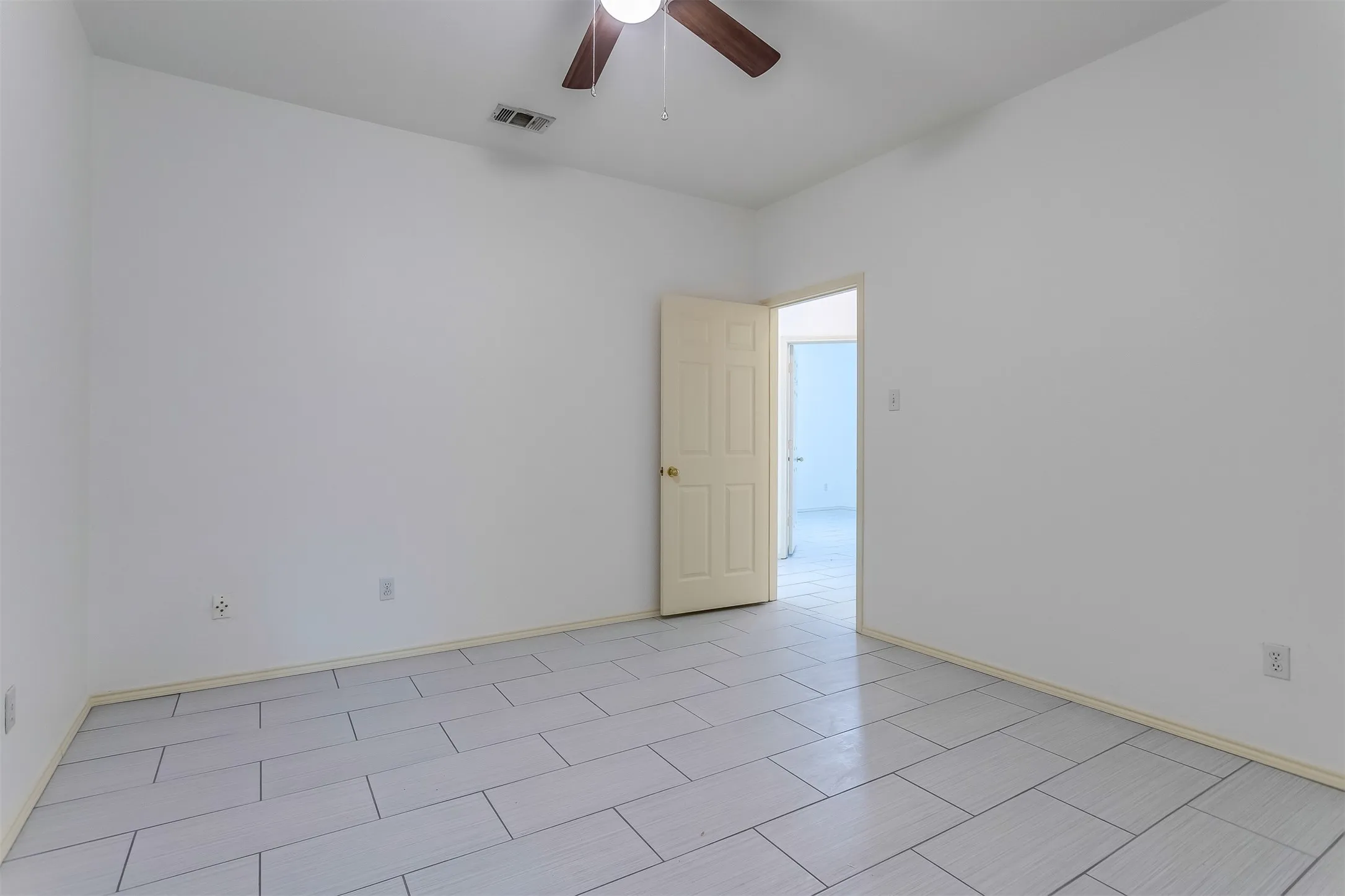 Single Family Residence For Rent in Collin County , 204 Forest Lane, Murphy, Texas 75094, 4 Bedroom, 3 Bathroom, 3 Garage spaces, 3,019 Sqft, built in 1996, mls#21354674, Real Estate Agent in Murphy, Homes For Rent in Collin county, Homes For Rent in Murphy, Realtor in Murphy Texas, Real Estate Brokerage Independent Realty Texas, Luminita Cordes Realtor