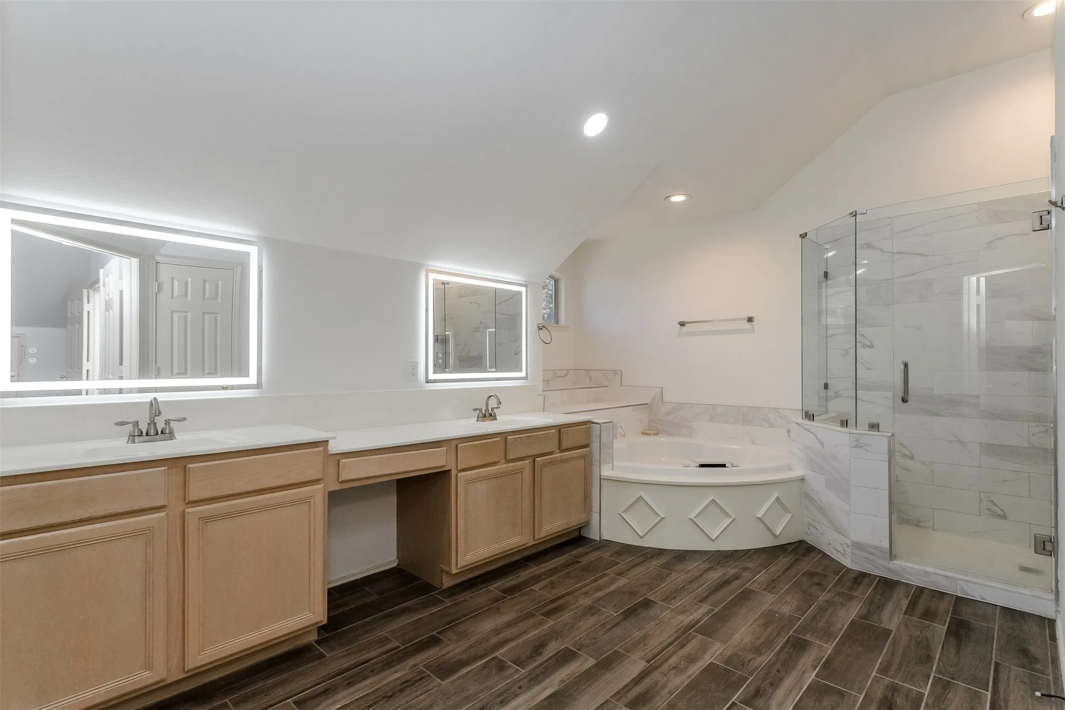 Single Family Residence For Rent in Collin County , 204 Forest Lane, Murphy, Texas 75094, 4 Bedroom, 3 Bathroom, 3 Garage spaces, 3,019 Sqft, built in 1996, mls#21354674, Real Estate Agent in Murphy, Homes For Rent in Collin county, Homes For Rent in Murphy, Realtor in Murphy Texas, Real Estate Brokerage Independent Realty Texas, Luminita Cordes Realtor
