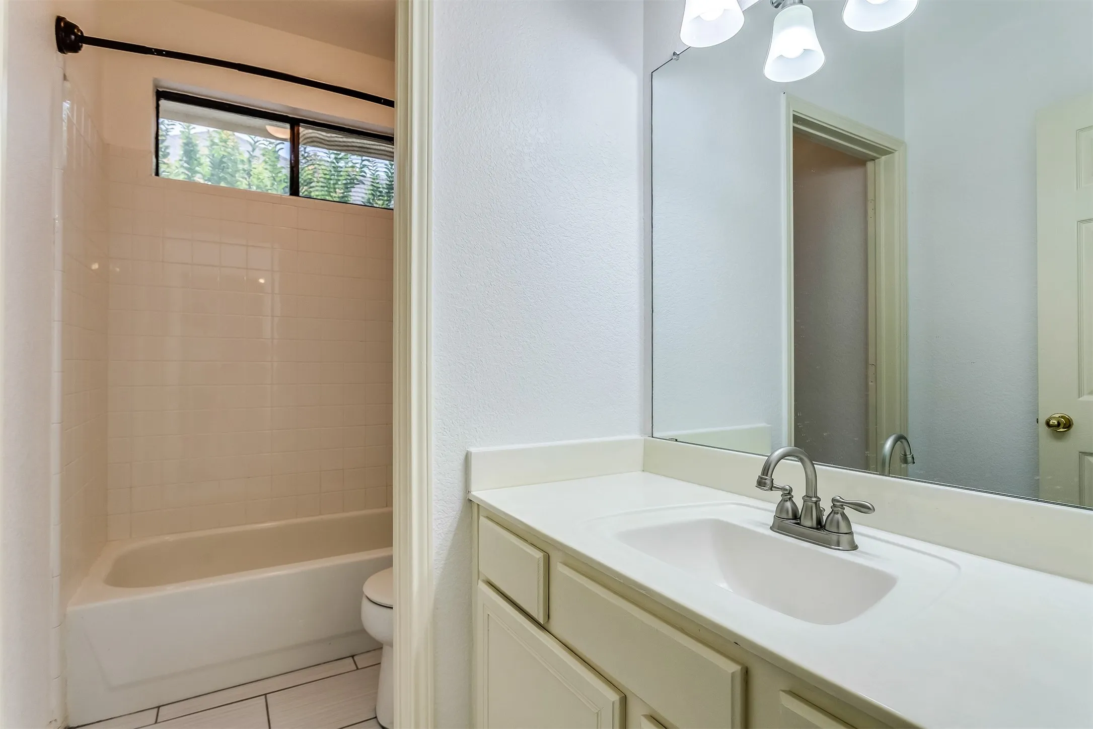 Single Family Residence For Rent in Collin County , 204 Forest Lane, Murphy, Texas 75094, 4 Bedroom, 3 Bathroom, 3 Garage spaces, 3,019 Sqft, built in 1996, mls#21354674, Real Estate Agent in Murphy, Homes For Rent in Collin county, Homes For Rent in Murphy, Realtor in Murphy Texas, Real Estate Brokerage Independent Realty Texas, Luminita Cordes Realtor