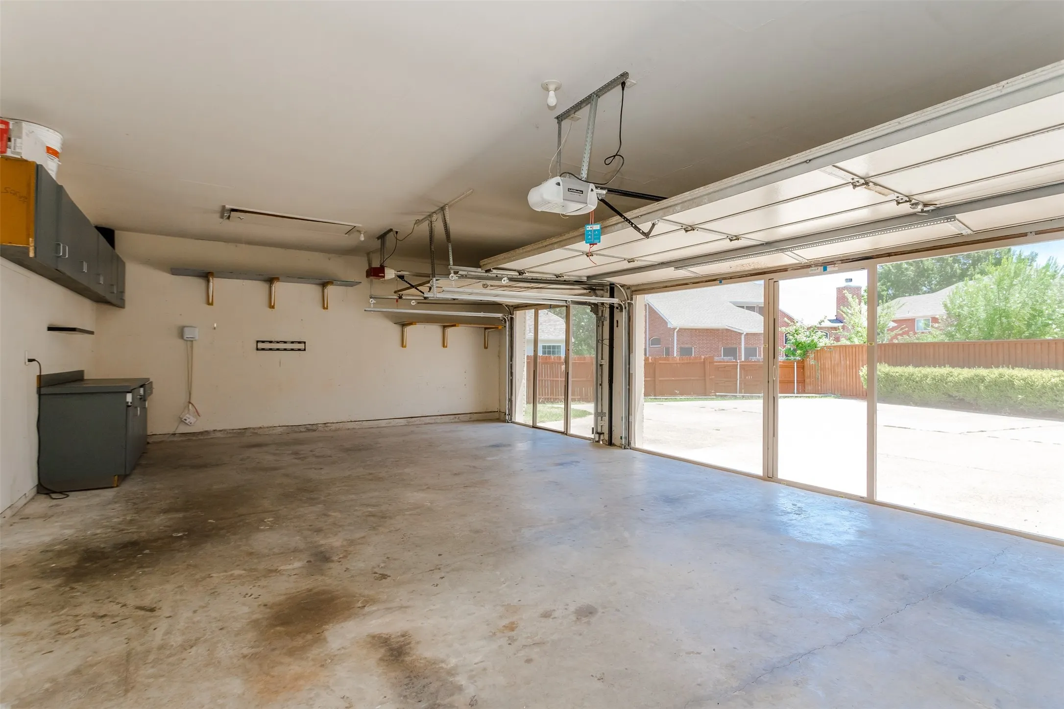 Single Family Residence For Rent in Collin County , 204 Forest Lane, Murphy, Texas 75094, 4 Bedroom, 3 Bathroom, 3 Garage spaces, 3,019 Sqft, built in 1996, mls#21354674, Real Estate Agent in Murphy, Homes For Rent in Collin county, Homes For Rent in Murphy, Realtor in Murphy Texas, Real Estate Brokerage Independent Realty Texas, Luminita Cordes Realtor