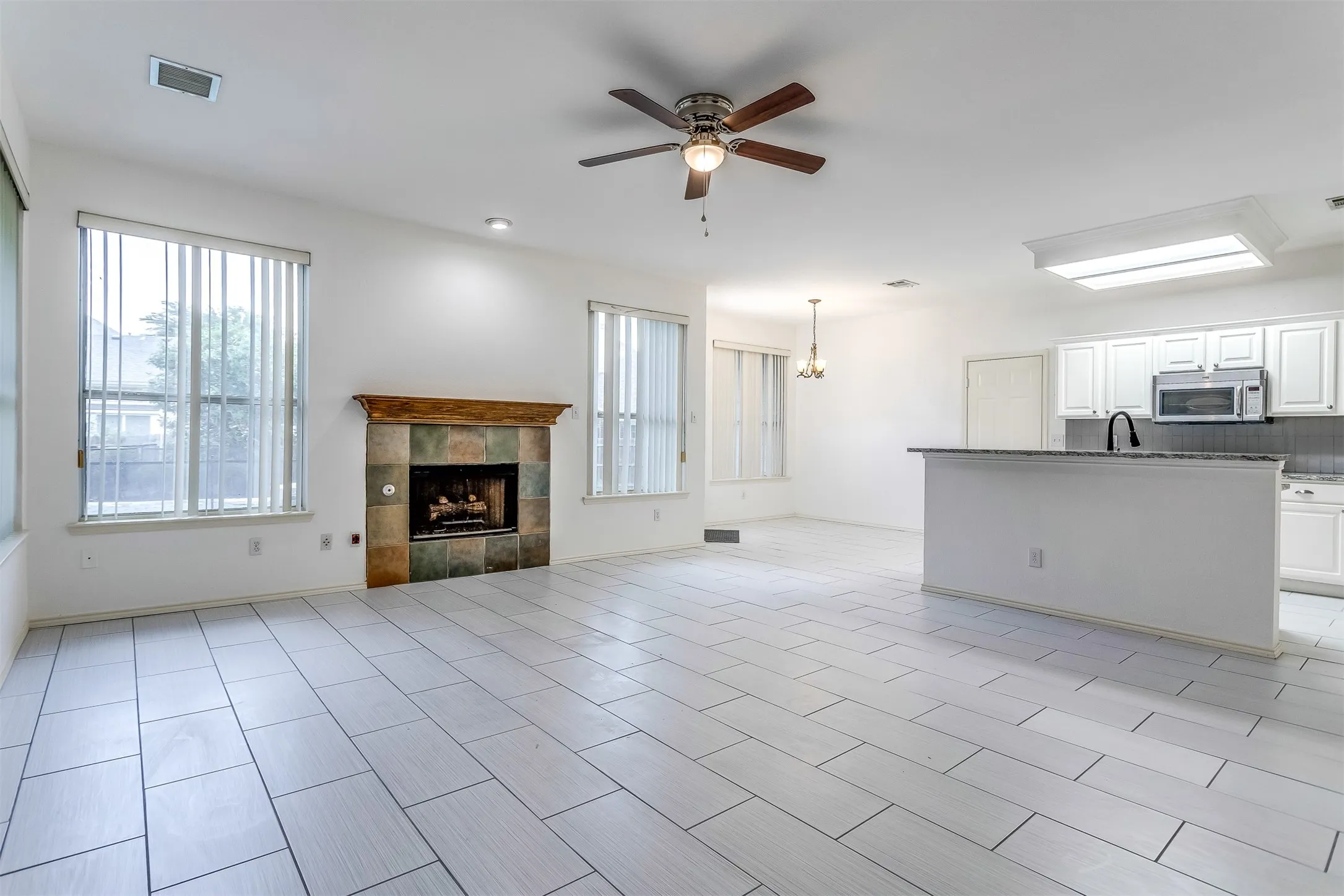 Single Family Residence For Rent in Collin County , 204 Forest Lane, Murphy, Texas 75094, 4 Bedroom, 3 Bathroom, 3 Garage spaces, 3,019 Sqft, built in 1996, mls#21354674, Real Estate Agent in Murphy, Homes For Rent in Collin county, Homes For Rent in Murphy, Realtor in Murphy Texas, Real Estate Brokerage Independent Realty Texas, Luminita Cordes Realtor
