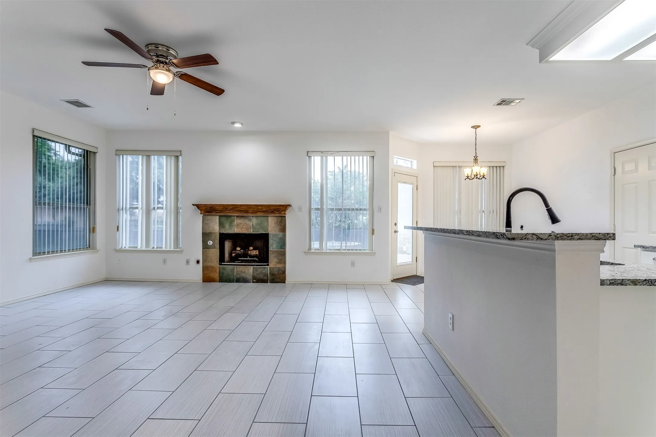 Single Family Residence For Rent in Collin County , 204 Forest Lane, Murphy, Texas 75094, 4 Bedroom, 3 Bathroom, 3 Garage spaces, 3,019 Sqft, built in 1996, mls#21354674, Real Estate Agent in Murphy, Homes For Rent in Collin county, Homes For Rent in Murphy, Realtor in Murphy Texas, Real Estate Brokerage Independent Realty Texas, Luminita Cordes Realtor